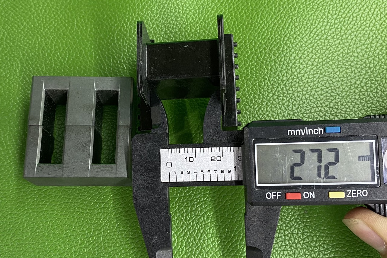 Lõi Biến Áp Xung EE4220 Vuông Nằm Khích (8+8)