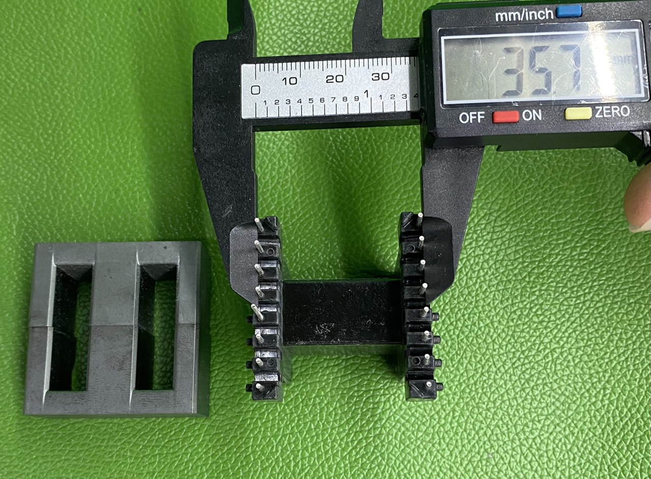 Lõi Biến Áp Xung EE4220 Vuông Nằm Khích (8+8)
