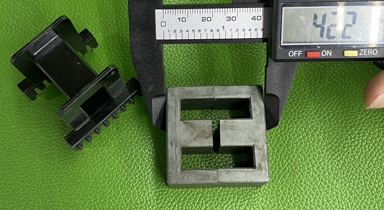 Lõi Biến Áp Xung EE4220 Vuông Nằm Hở (8+8)