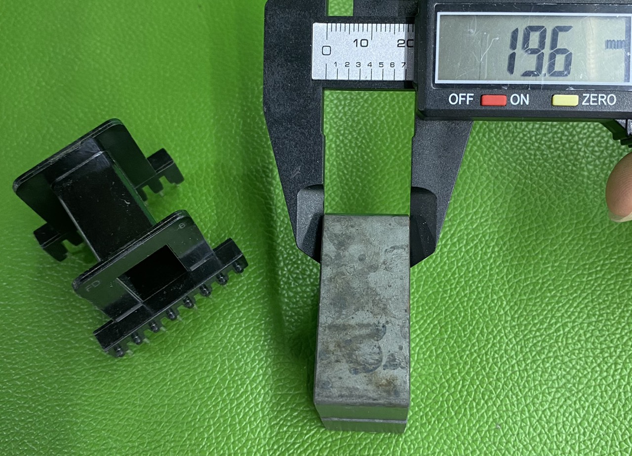 Lõi Biến Áp Xung EE4220 Vuông Nằm Hở (8+8)