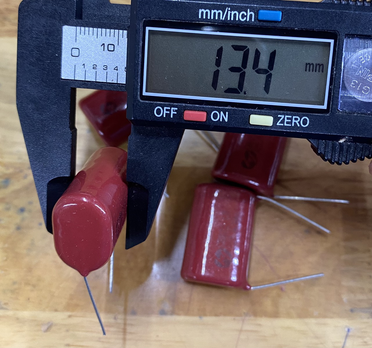 Tụ kẹo Nâu đỏ CBB22 225J 630V