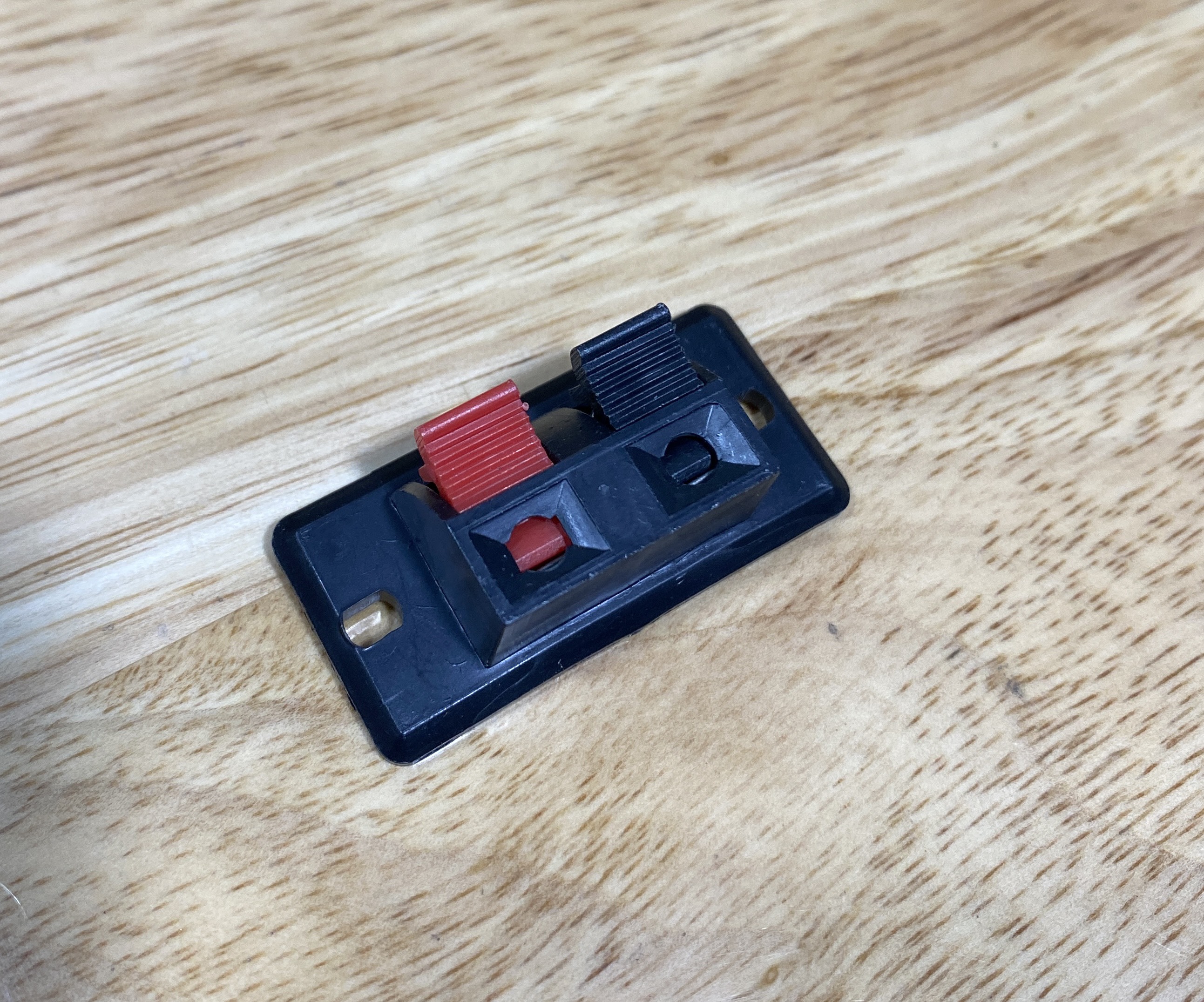 Jack Kẹp Loa Trạm kẹp loa 2p
