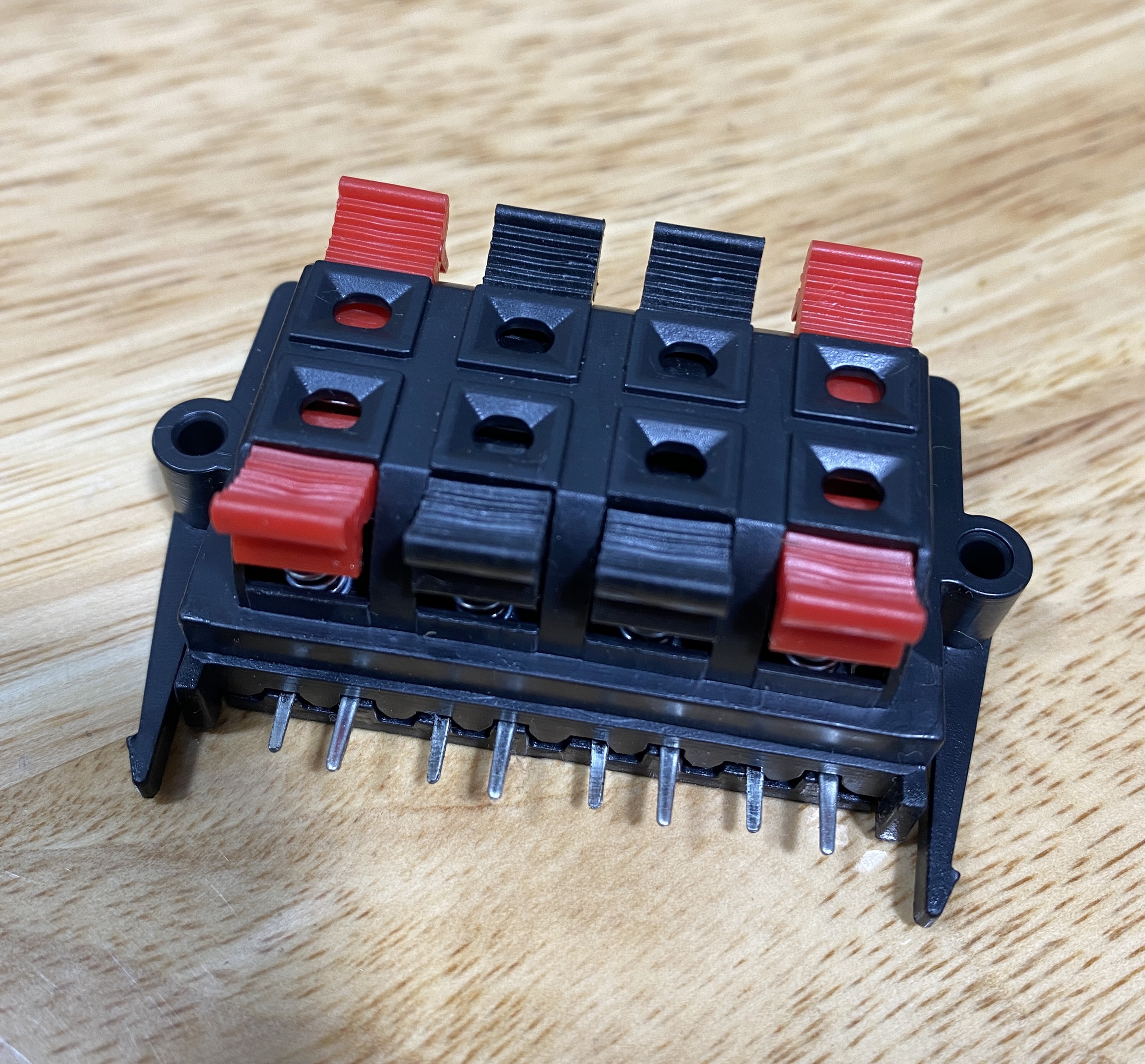 Trạm kẹp loa trạm nhấn 8p trạm amply