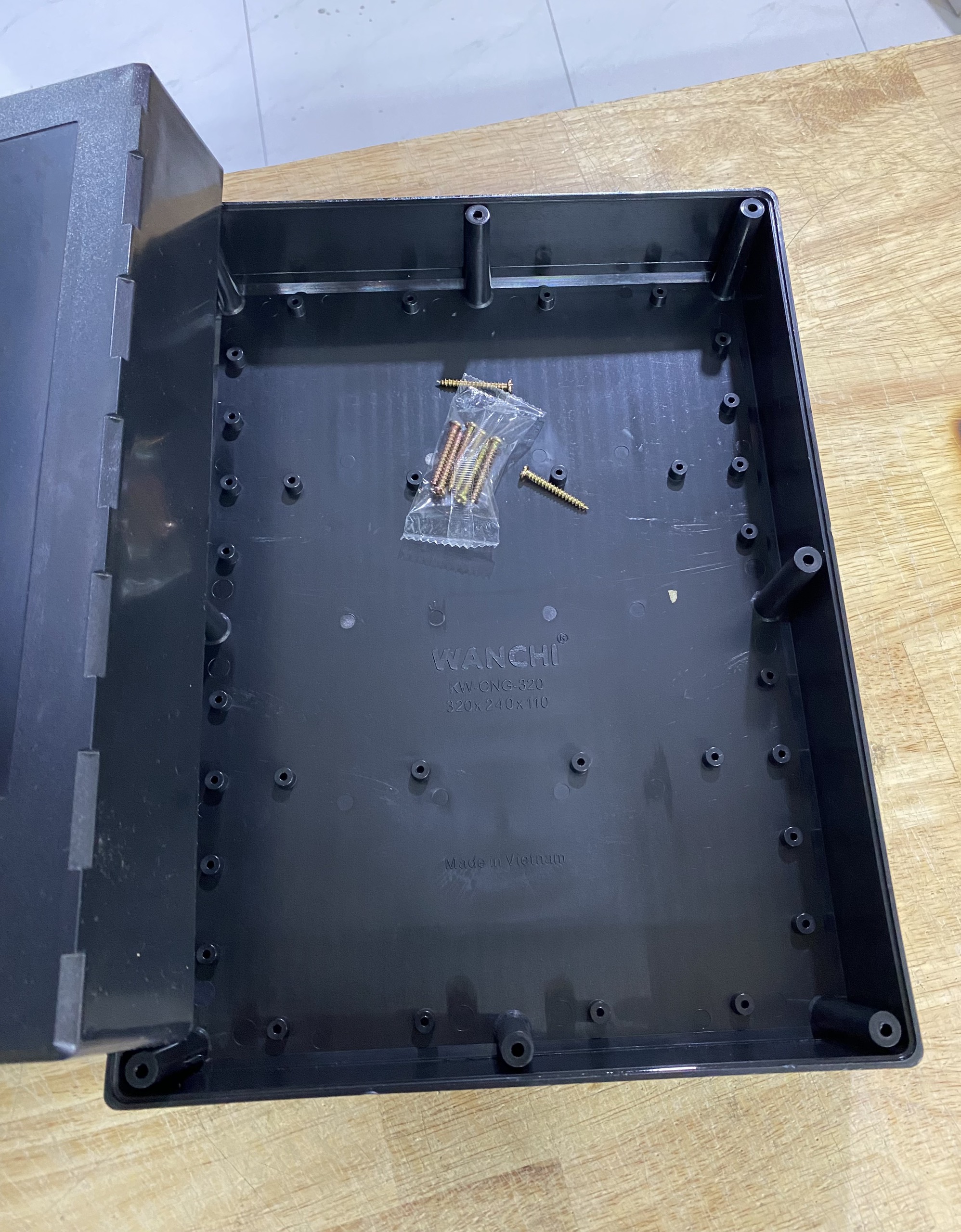 Hộp nhựa ABS 320x240x110mm WANCHI