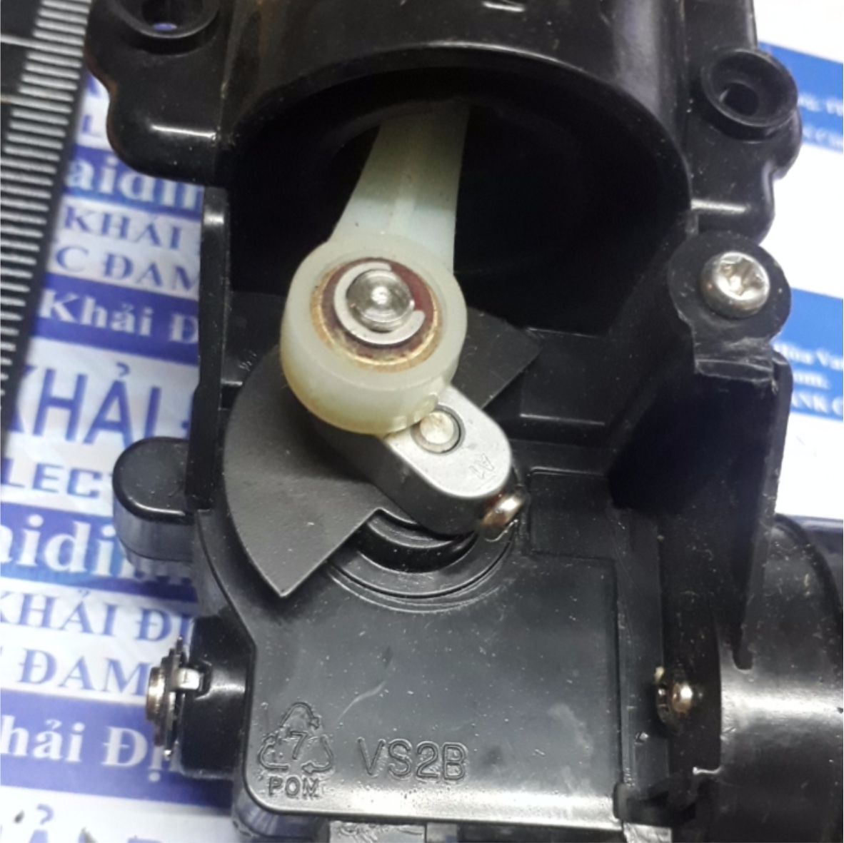 máy bơm áp lực R-545 12V, 0.6A, 350g, hút 3m, đẩy 7m 8L/P kde2528