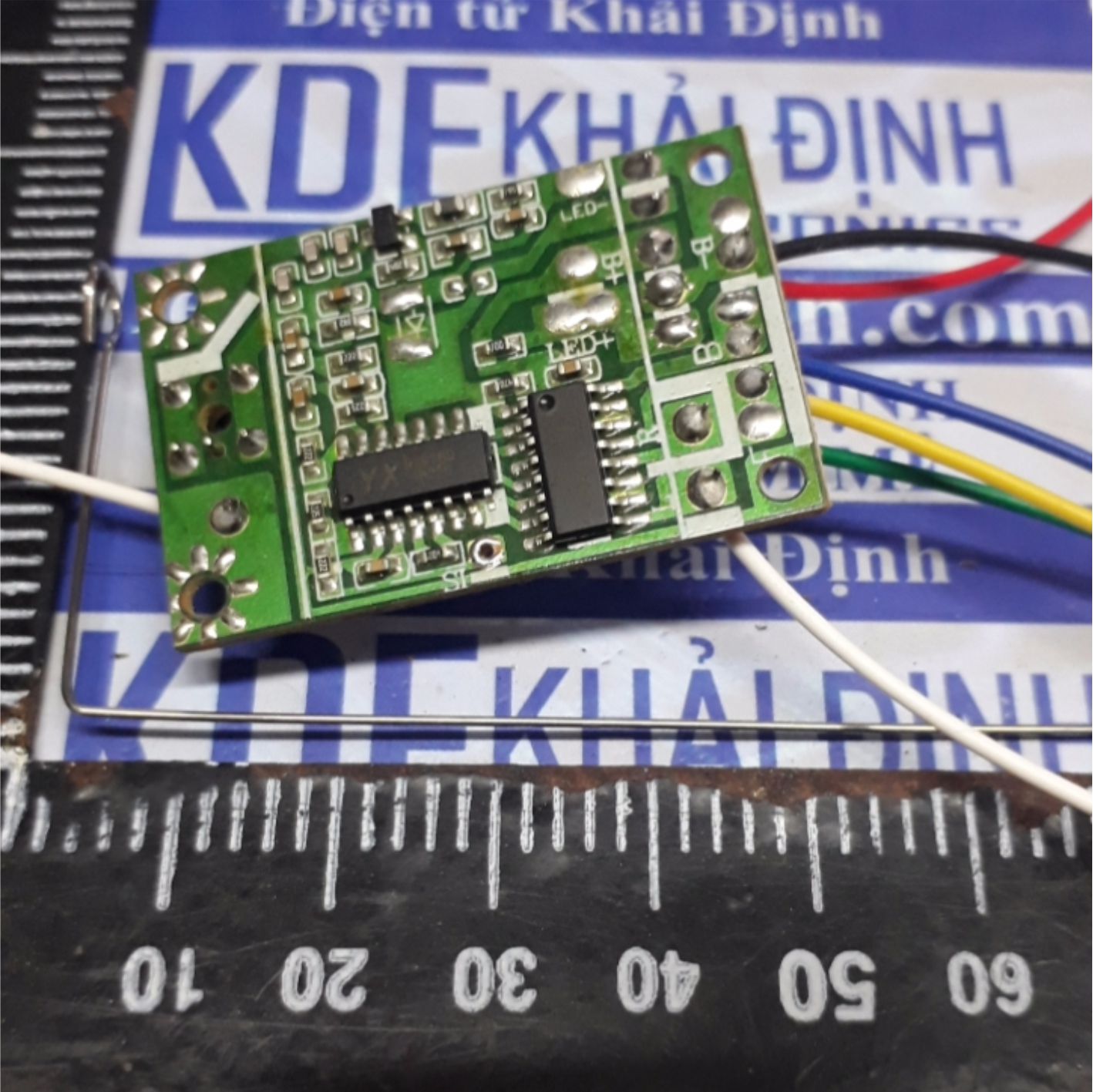 Bộ tay phát và mạch thu chế tạo xe, tàu... điều khiển từ xa 2 động cơ 27mhz, màu cam/đen kde4961