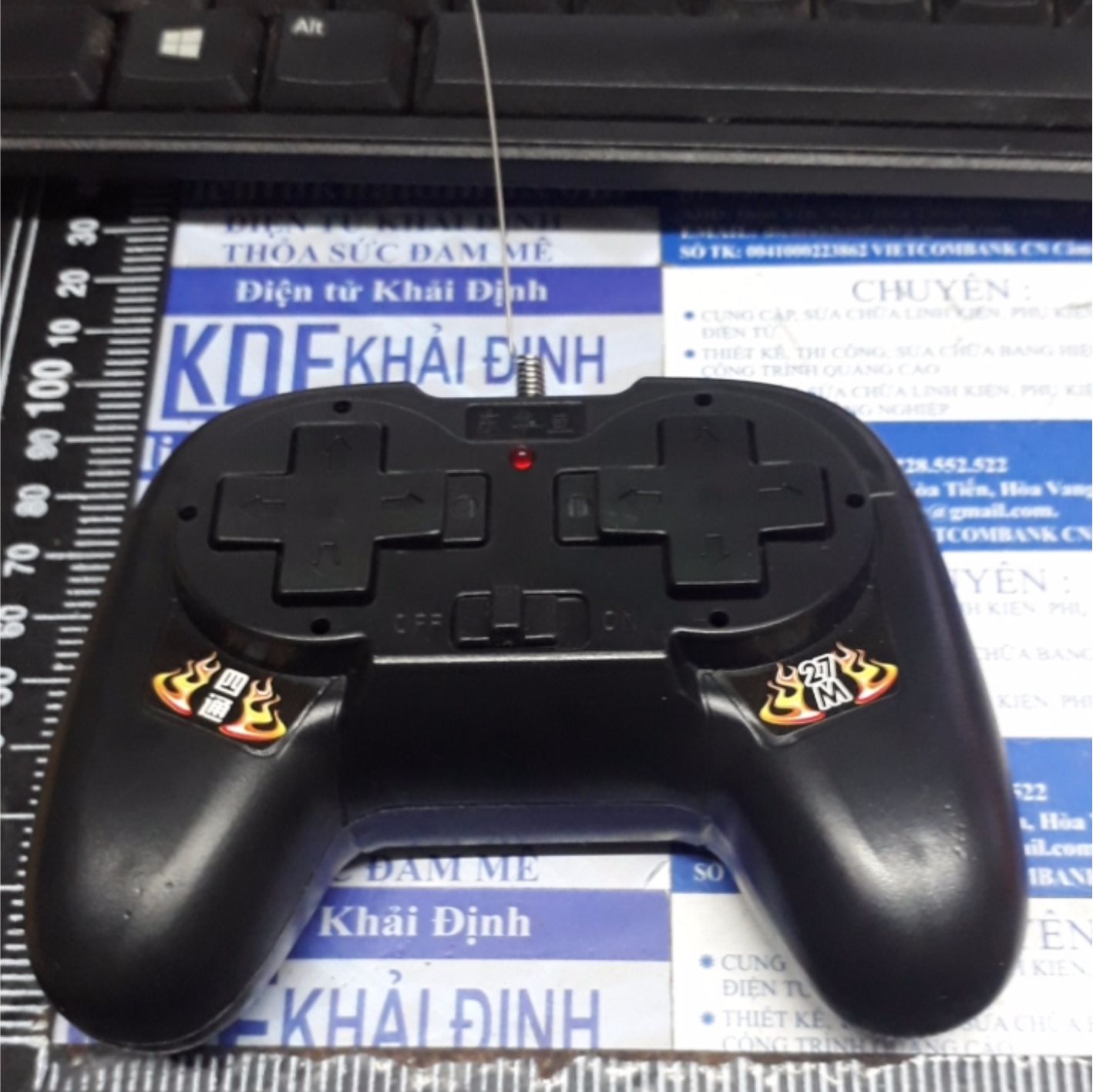 Bộ tay phát và mạch thu chế tạo xe, tàu... điều khiển từ xa 2 động cơ 27mhz, màu cam/đen kde4961