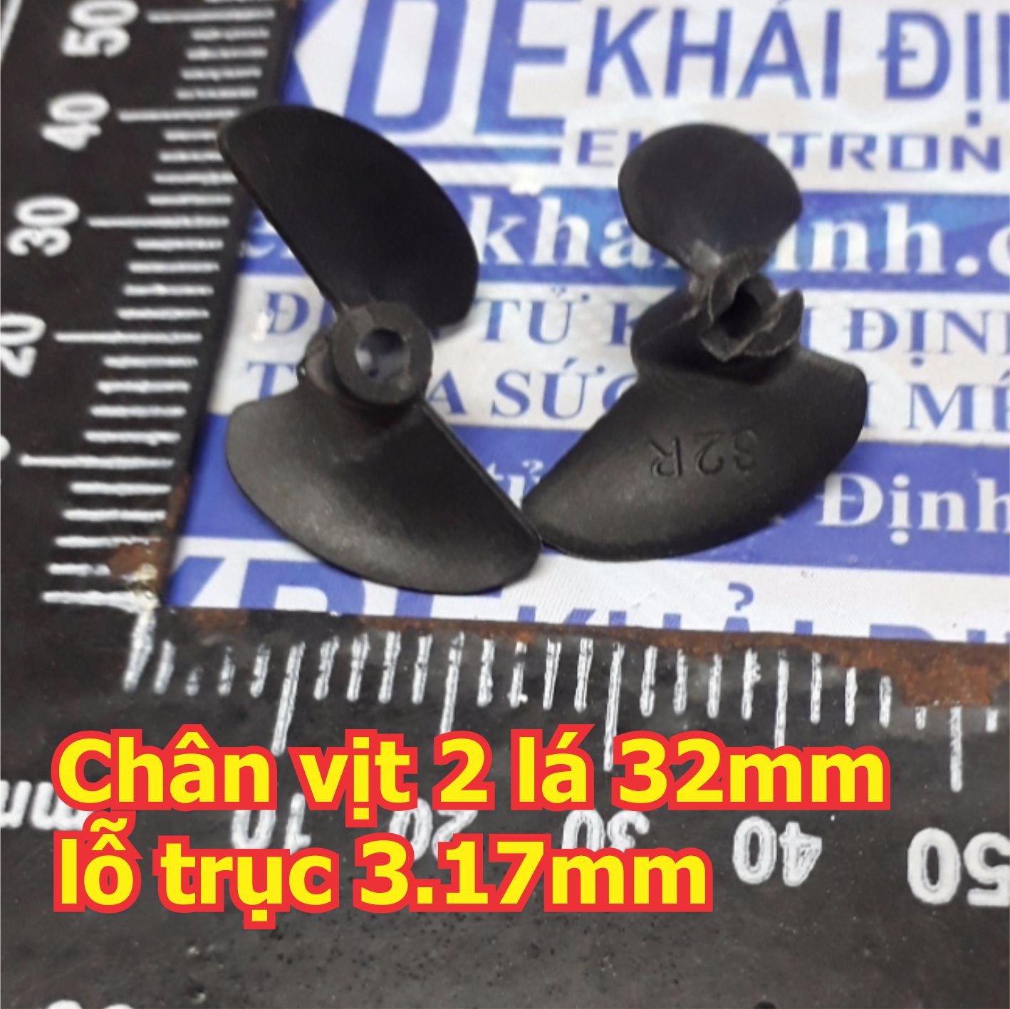 chân vịt tàu thủy mô hình 2 lá, 2 cánh màu đen nhựa cứng (bộ 2 cánh thuận nghịch) 32mm, lỗ trục 3.17mm kde5471
