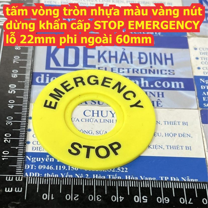 tấm vòng tròn nhựa màu vàng nút dừng khẩn cấp STOP EMERGENCY lỗ 22mm phi ngoài 40mm 60mm kde9594