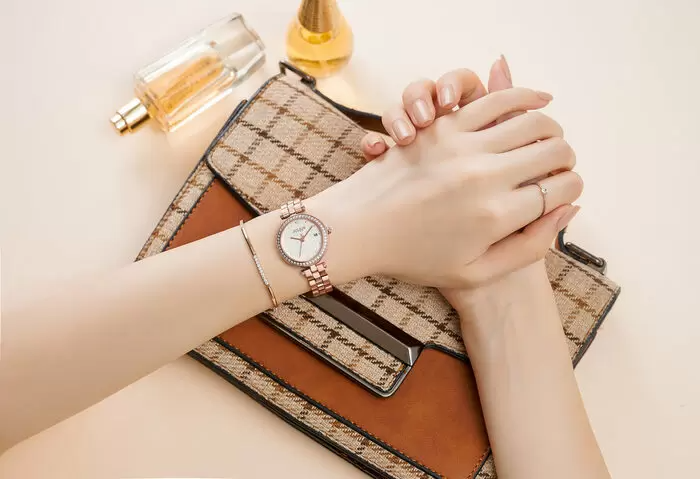 ⚡️Bật mí 7 cách đeo đồng hồ nữ đúng cách rất đẹp và sành điệu⚡️