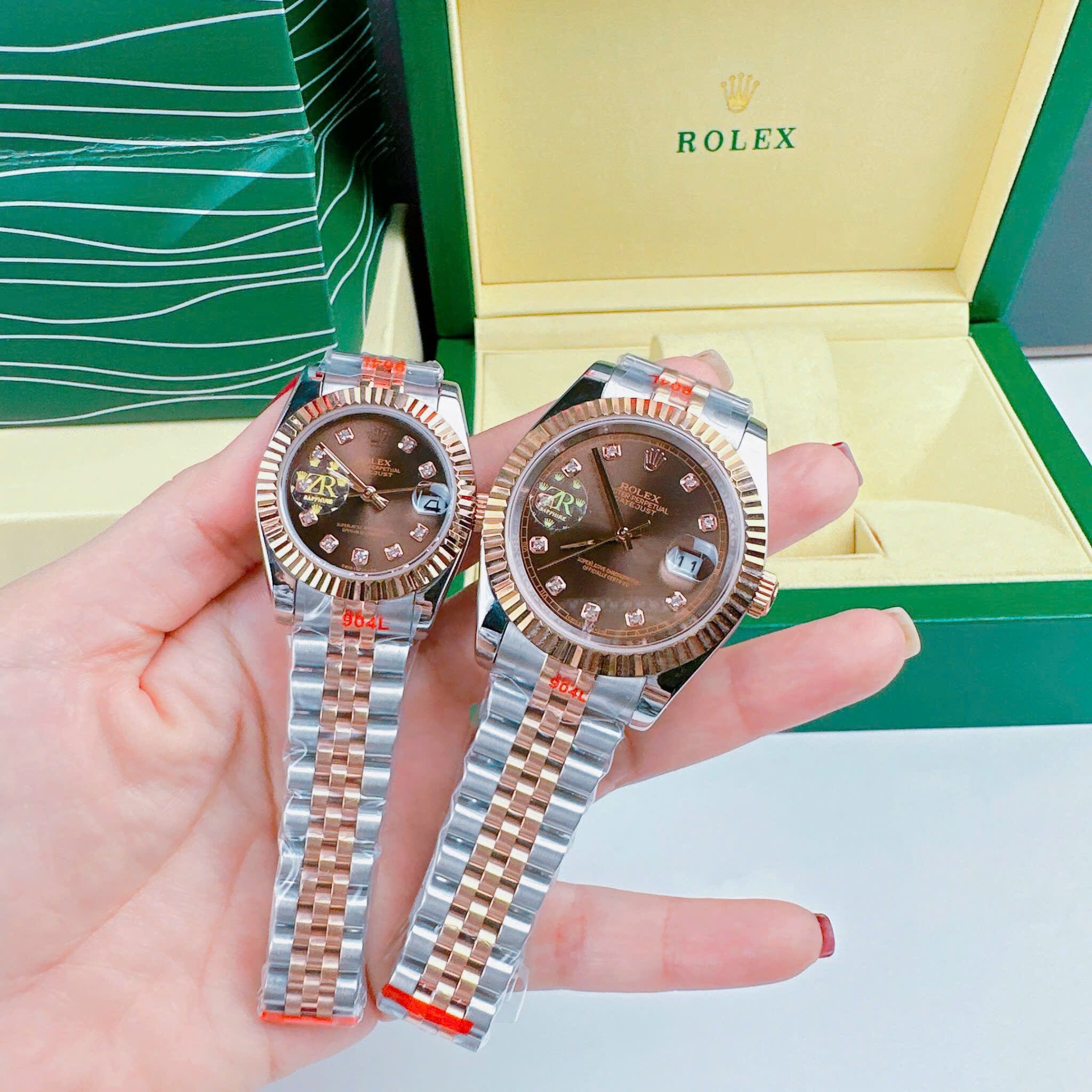Đồng Hồ Rolex Niềng Khía |Cặp Đôi |Mặt Nâu |Dây Kim Loại Demi Rose Gold |Máy Cơ (Automatic) |Size 41x31mm |donghogiatot.vn