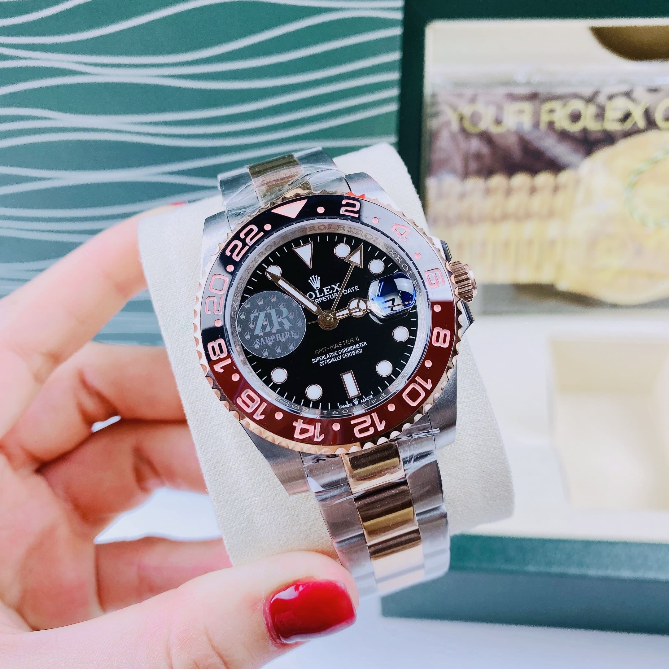 Đồng Hồ Rolex GMT Master II |Nam Giới |Niềng Đỏ |Dây Kim Loại Demi Vàng |Máy Cơ (Automatic) |Size 40mm |donghogiatot.vn