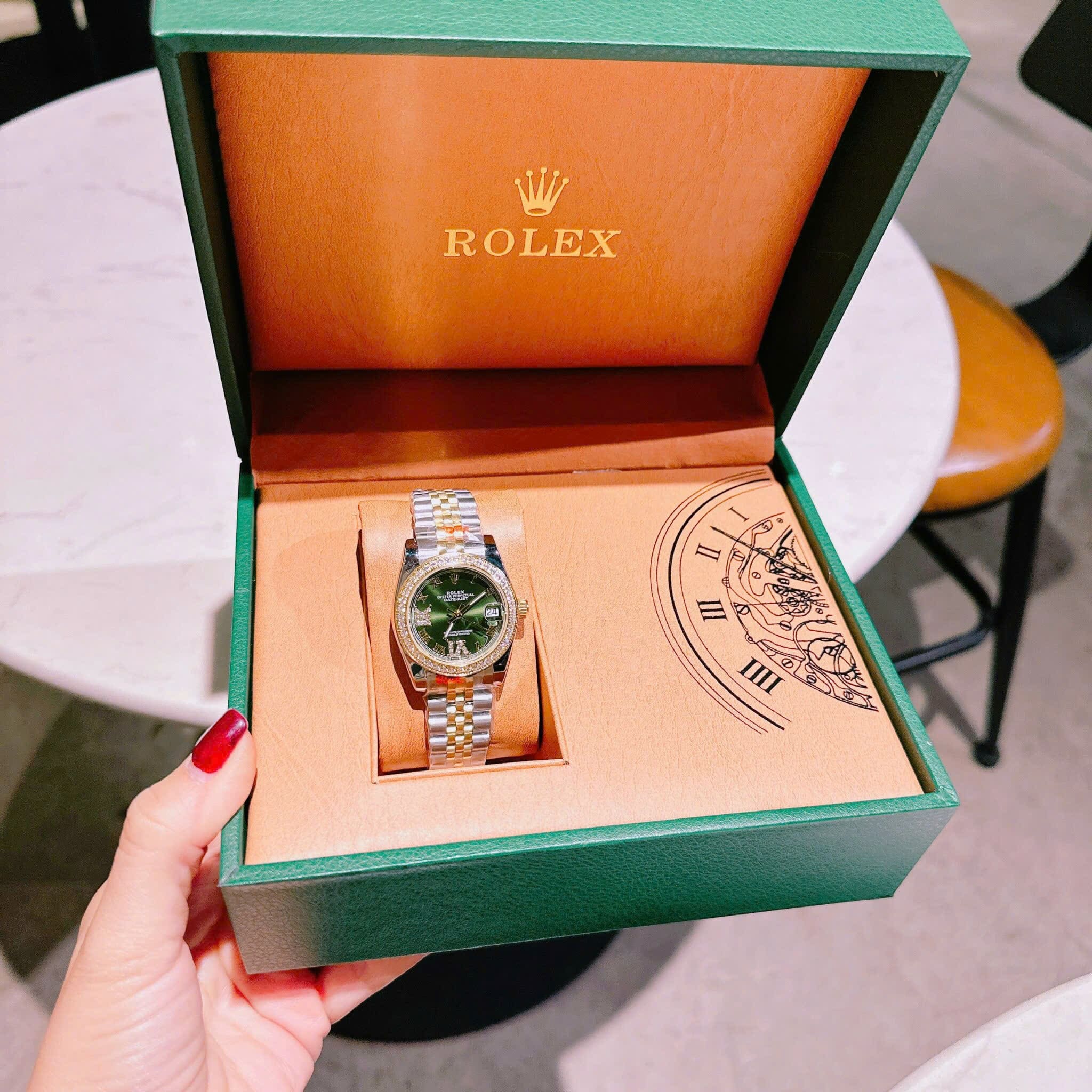 Đồng Hồ Rolex Mặt Số La Mã |Nữ Giới |Xanh Lá |Dây Kim Loại Demi Vàng Gold |Máy Pin (Máy Quartz) |Size 31mm |donghogiatot.vn