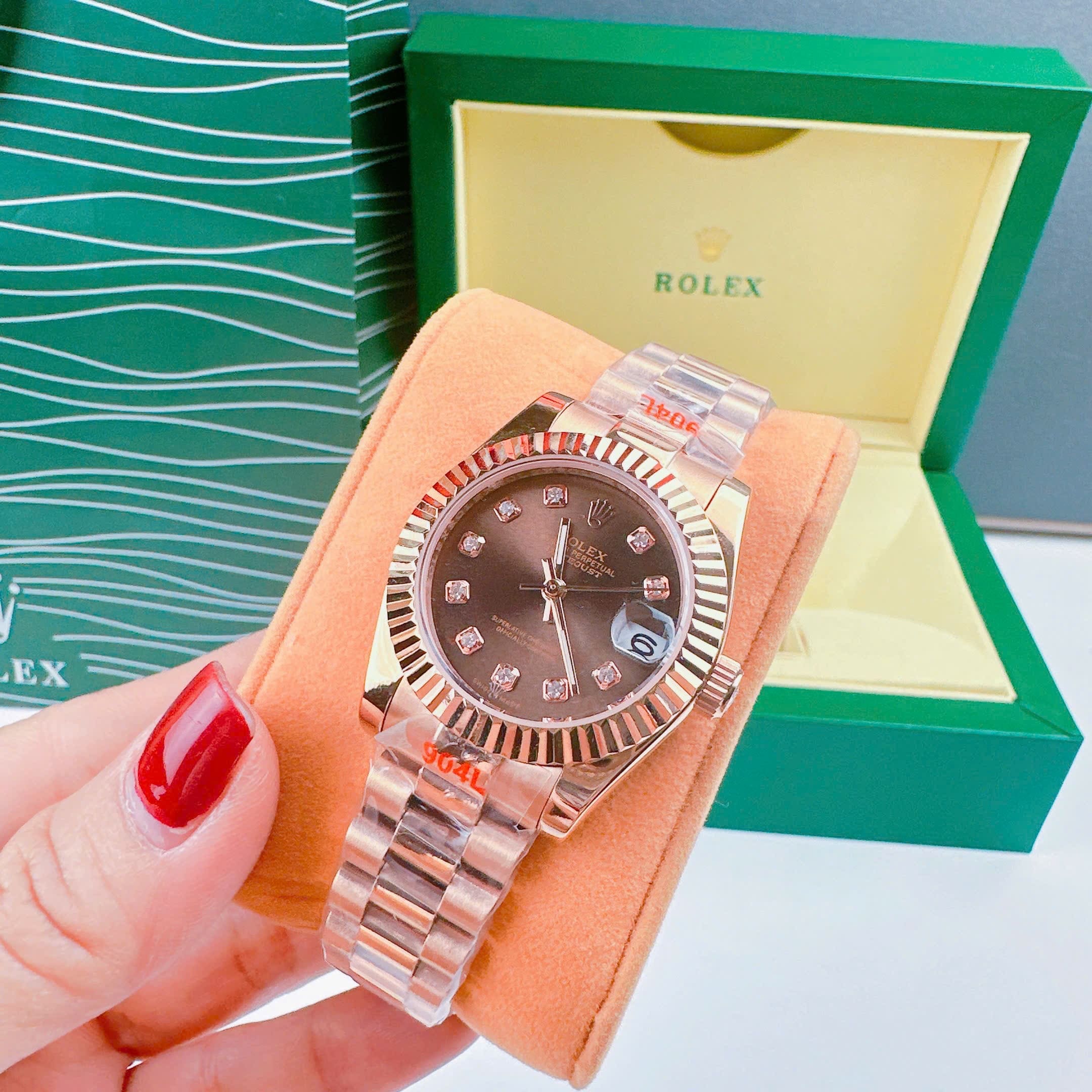 Đồng Hồ Rolex Niềng Khía |Cặp Đôi |Mặt Nâu |Dây Kim Loại Rose Gold |Máy Pin (Máy Quartz) |Size 36x31mm |donghogiatot.vn