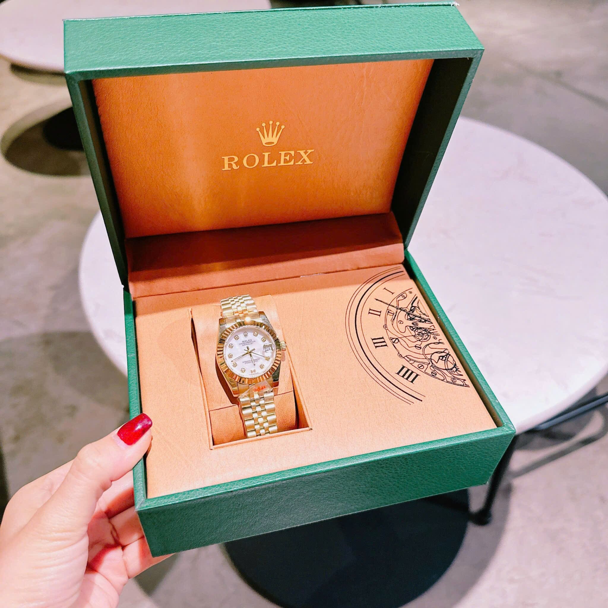 Đồng Hồ Rolex Niềng Khía |Cặp Đôi |Mặt Trắng |Dây Kim Loại Vàng Gold |Máy Pin (Máy Quartz) |Size 41x31mm |donghogiatot.vn