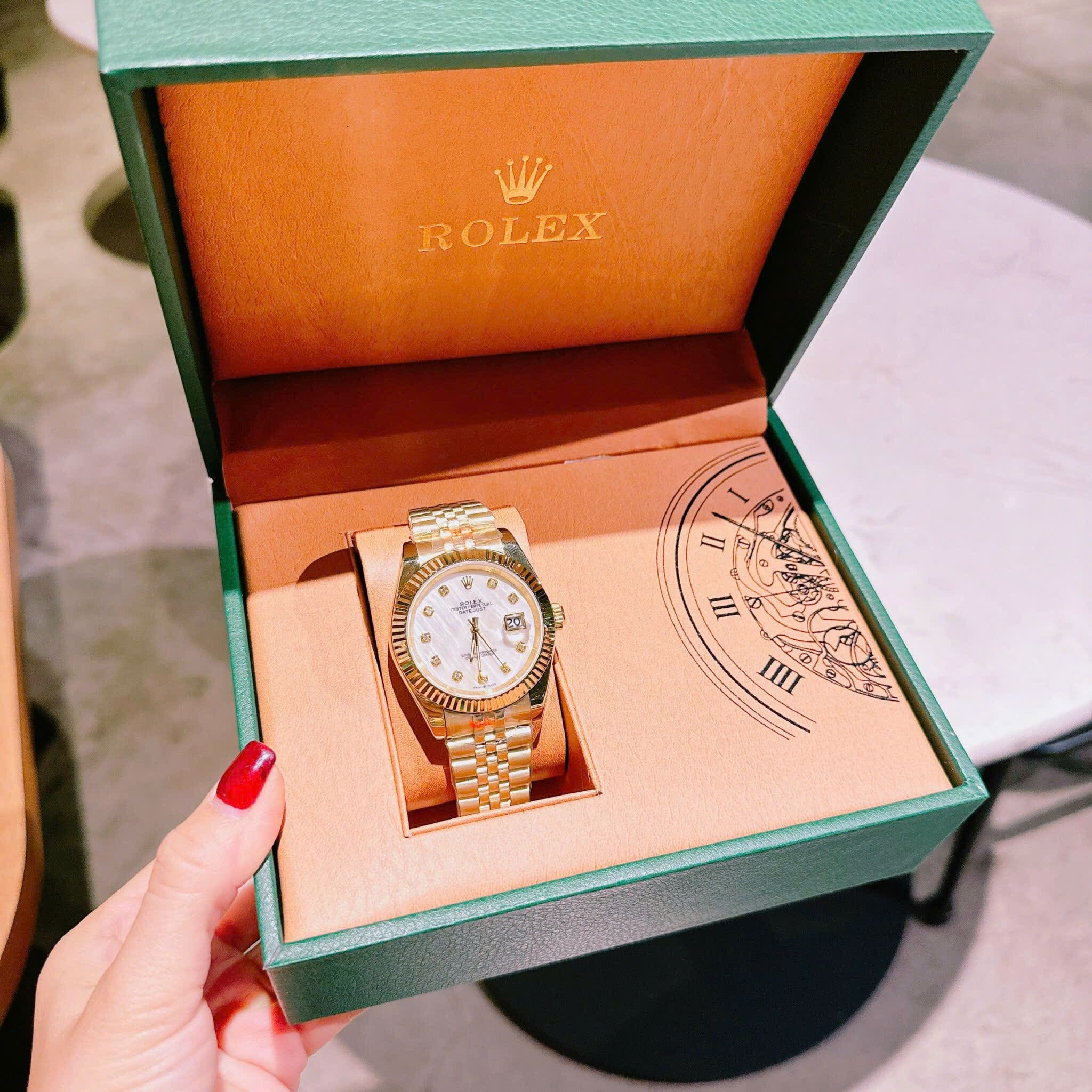 Đồng Hồ Rolex Niềng Khía |Cặp Đôi |Mặt Trắng |Dây Kim Loại Vàng Gold |Máy Pin (Máy Quartz) |Size 41x31mm |donghogiatot.vn