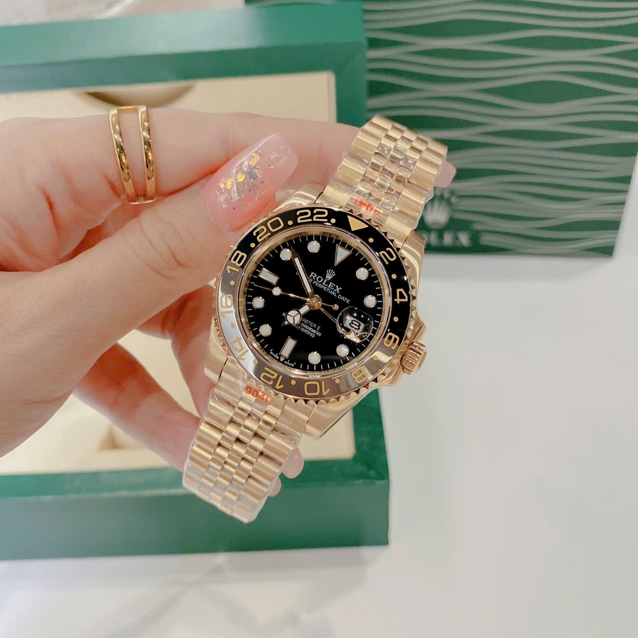  Đồng Hồ Rolex GMT Master II |Nam Giới |Niềng Đen |Dây Kim Loại Vàng Gold |Máy Cơ (Automatic) |Size 40mm |donghogiatot.vn