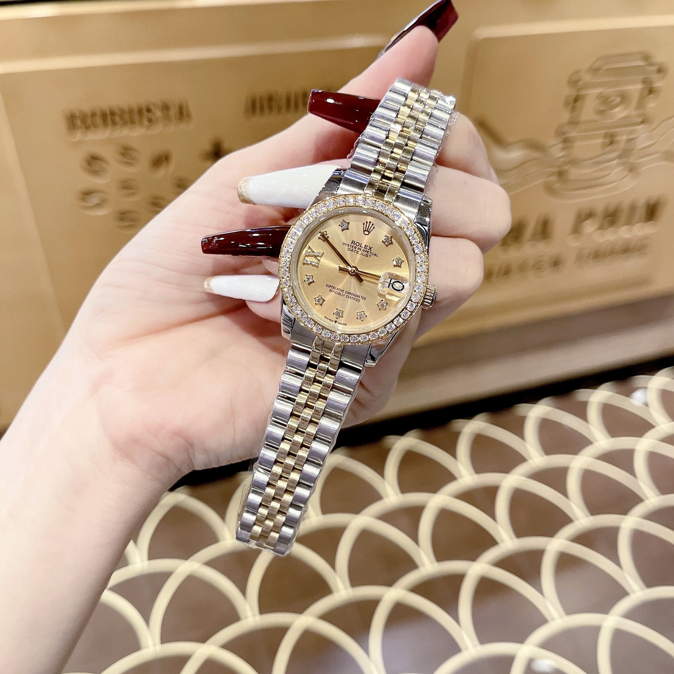 Đồng Hồ Rolex Đính Đá Ngôi Sao |Nữ Giới |Dây Kim Loại Demi Vàng Gold |Máy Pin (Máy Quartz) |Size 31mm |donghogiatot.vn