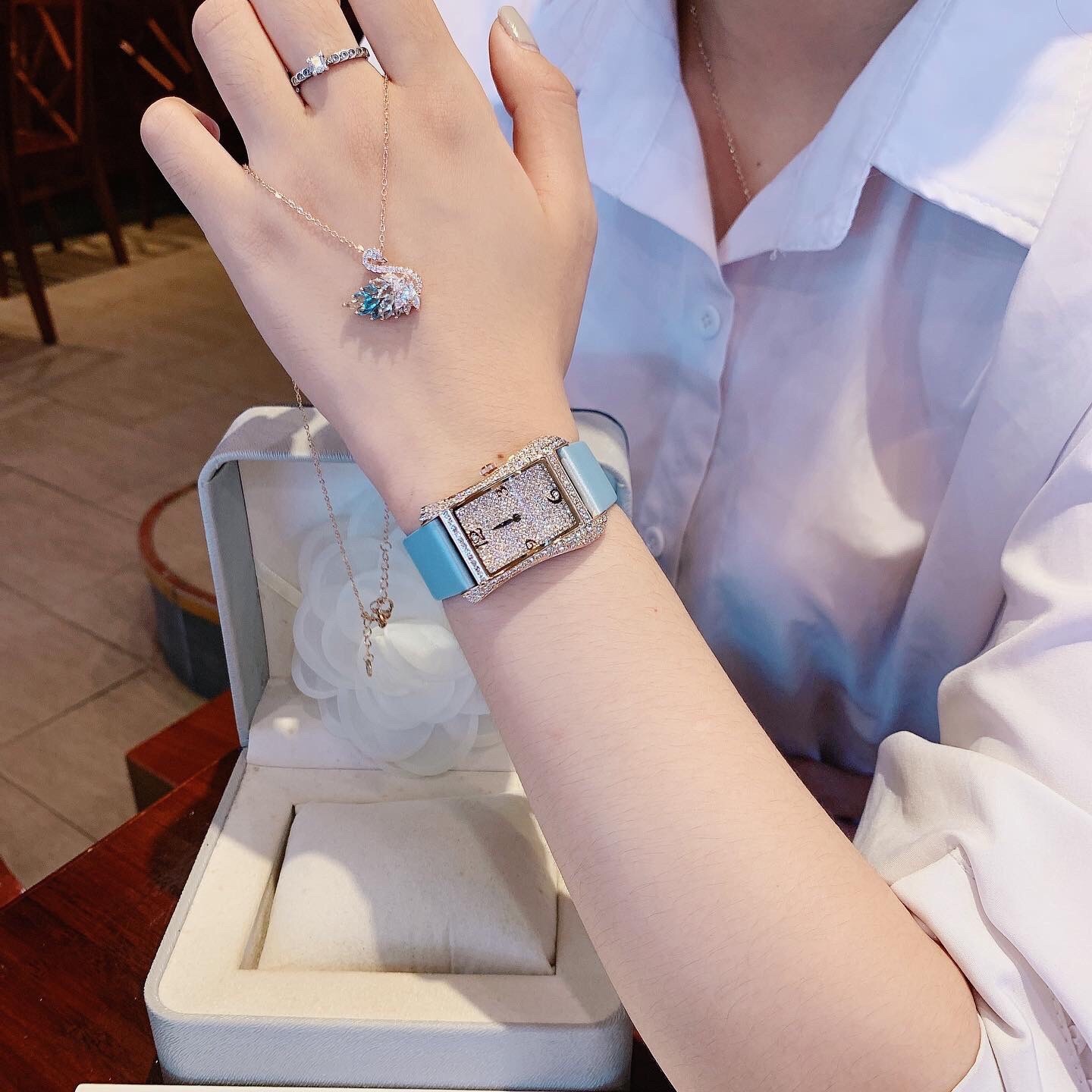 Đồng Hồ Davena Tựa Hermes |Nữ Giới |Full Đá Rose Gold |Dây Da Xanh |Máy Pin (Máy Quartz) |Size 28x40mm |donghogiatot.vn