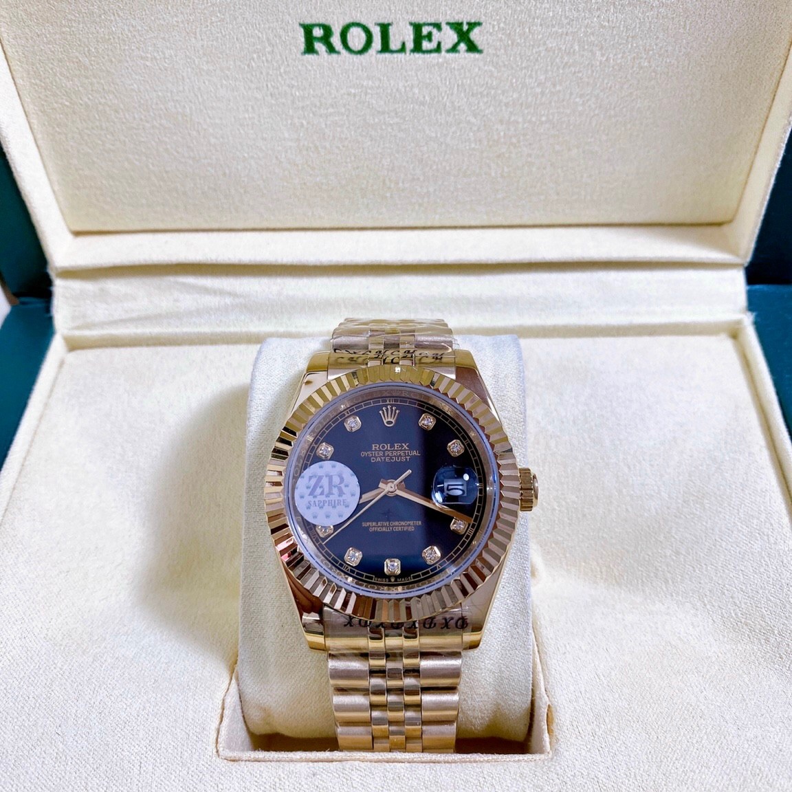 Đồng Hồ Rolex Niềng Khía |Cặp Đôi |Mặt Đen |Dây Kim Loại Vàng Gold |Máy Pin (Máy Quartz) |Size 41x31mm |donghogiatot.vn