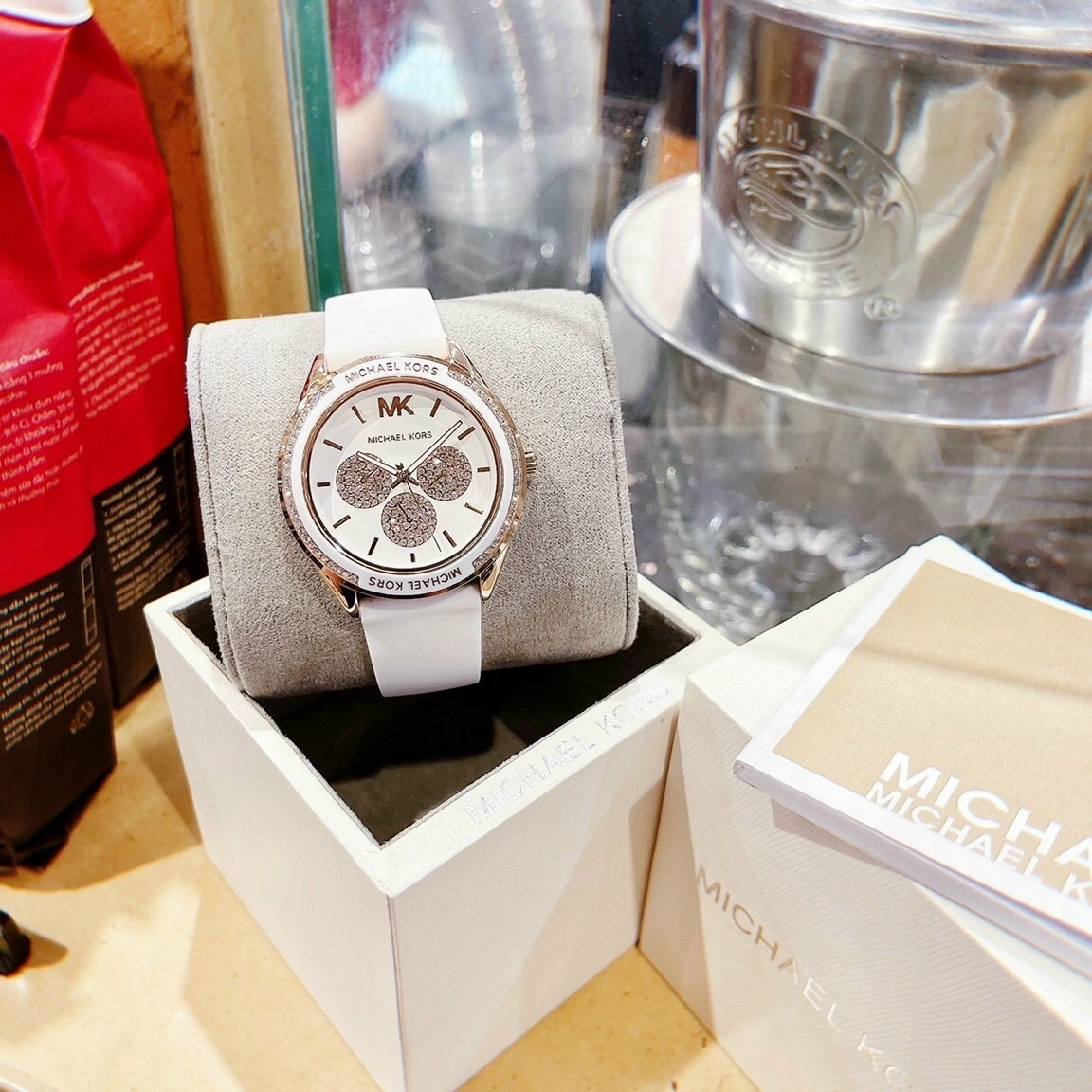 Đồng Hồ Michael Kors Jessa |Unisex |Đính Đá |Dây Cao Su Trắng |Máy Pin (Quartz) |Size 40mm |donghogiatot.vn