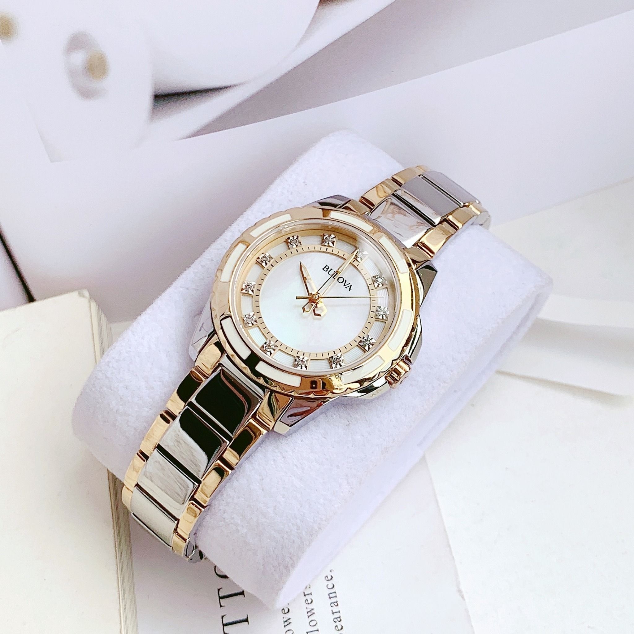 Đồng Hồ Bulova Classic |Nữ Giới |Đính Đá |Dây Kim Loại Vàng Gold |Máy Pin (Quartz) |Size 32mm |donghogiatot.vn