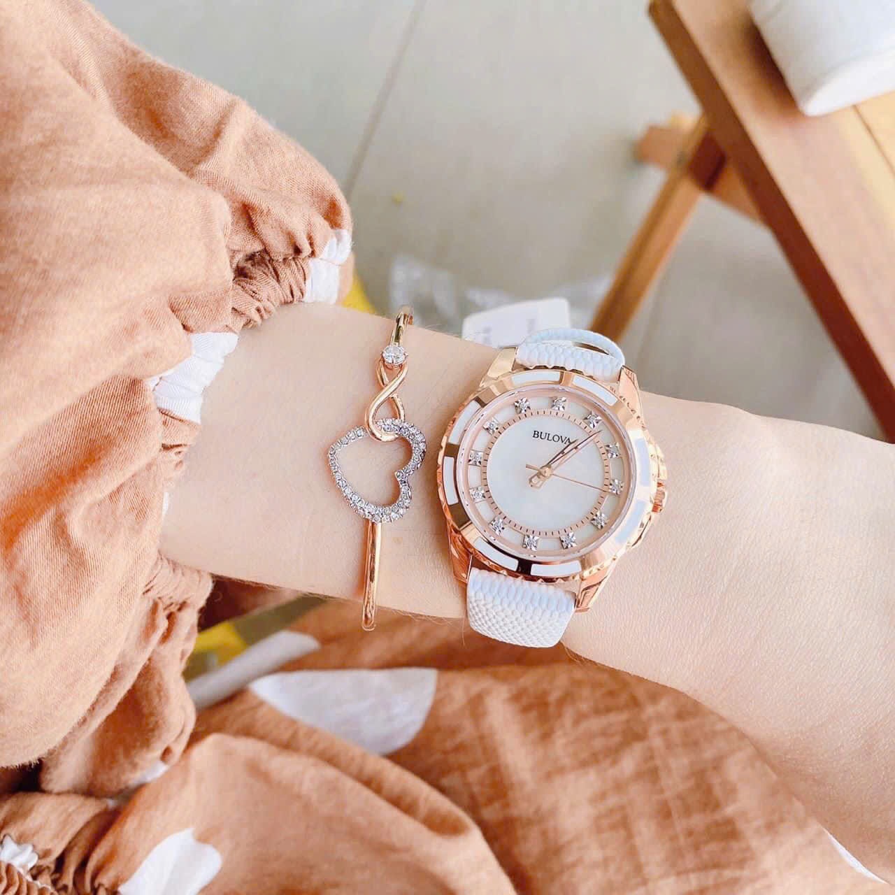 Đồng Hồ Bulova Lizard |Nữ Giới |Rose Gold |Đính Đá |Dây Da Trắng |Máy Pin (Quartz) |Size 32mm |donghogiatot.vn