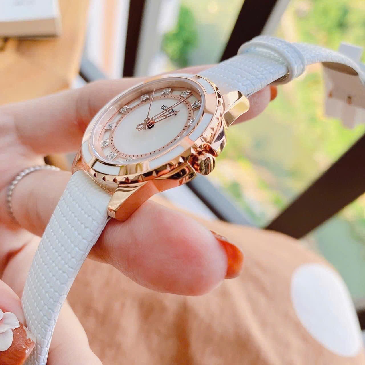 Đồng Hồ Bulova Lizard |Nữ Giới |Rose Gold |Đính Đá |Dây Da Trắng |Máy Pin (Quartz) |Size 32mm |donghogiatot.vn