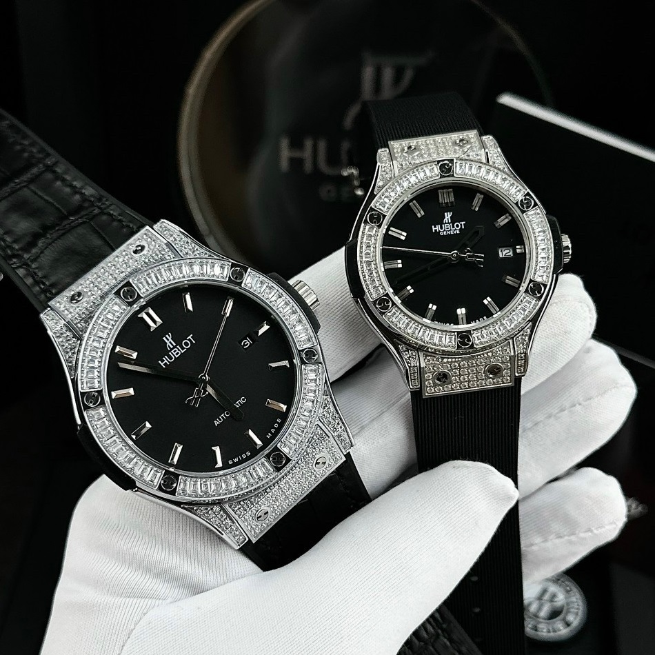 Đồng Hồ Hublot Đính Full Đá |Cặp Đôi |Mặt Tròn |Mặt Đen |Dây Da Bọc Cao Su Đen |Donghogiatot.vn