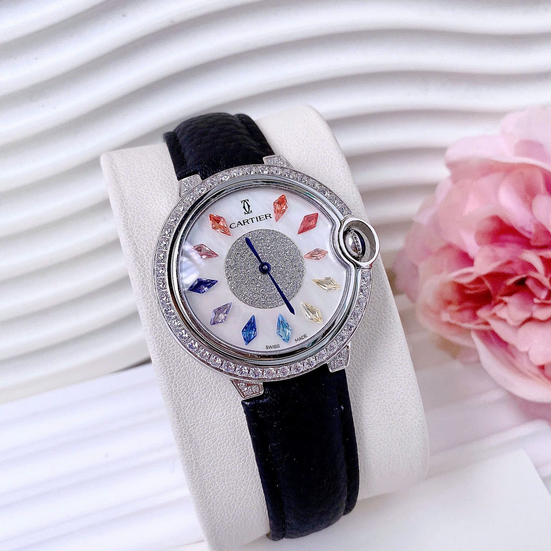 Đồng Hồ Cartier Ballon Bleu |Nữ Giới |Đính Pha Lê Nhiều Màu |Dây Da Đen |Máy Pin (Quartz) |Size 35mm |donghogiatot.vn