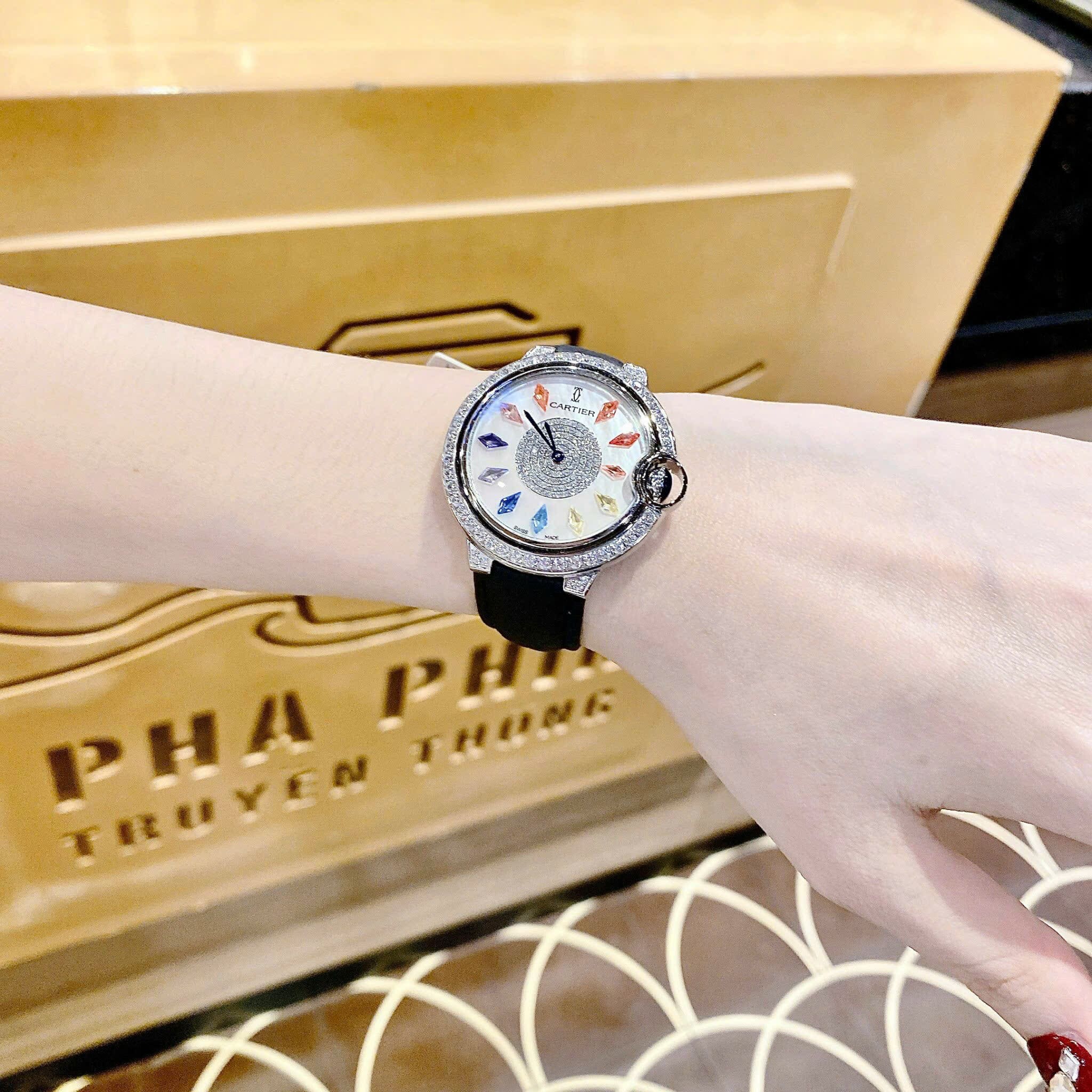 Đồng Hồ Cartier Ballon Bleu |Nữ Giới |Đính Pha Lê Nhiều Màu |Dây Da Đen |Máy Pin (Quartz) |Size 35mm |donghogiatot.vn
