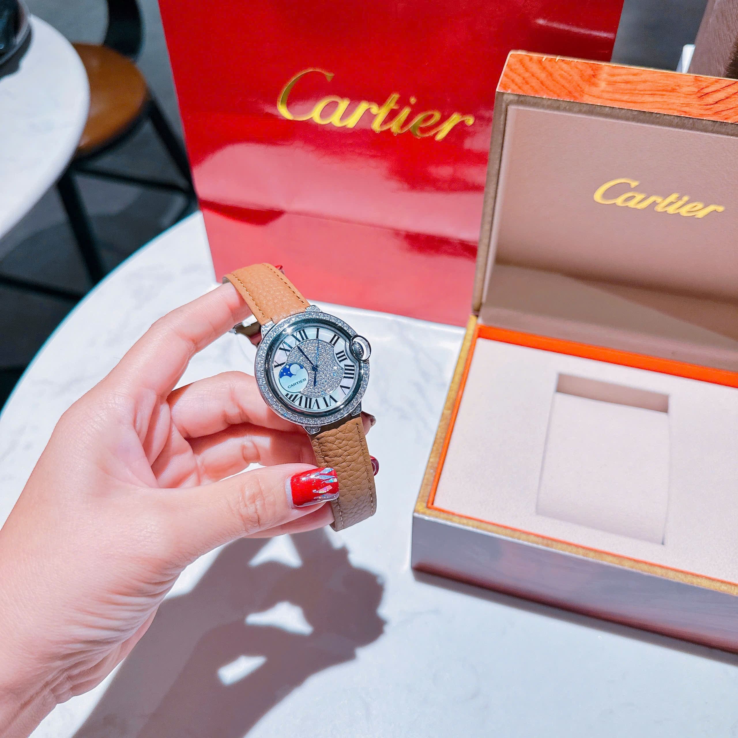 Đồng Hồ Cartier Ballon Bleu |Nữ Giới |Đính Đá |Dây Da Nâu |Máy Pin (Quartz) |Size 35mm |donghogiatot.vn