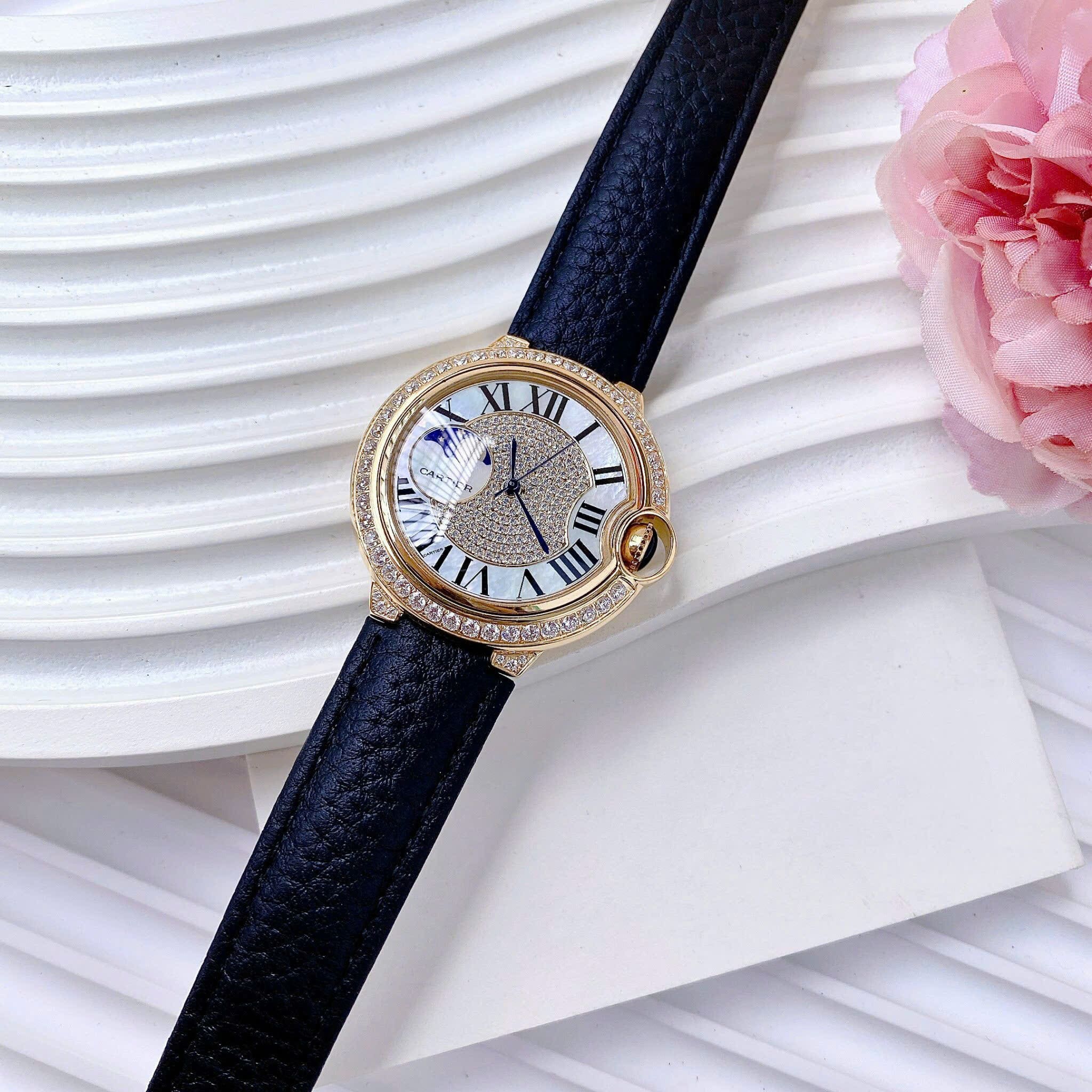 Đồng Hồ Cartier Ballon Bleu |Nữ Giới |Đính Đá |Vàng Gold |Dây Da Đen |Máy Pin (Quartz) |Size 35mm |donghogiatot.vn