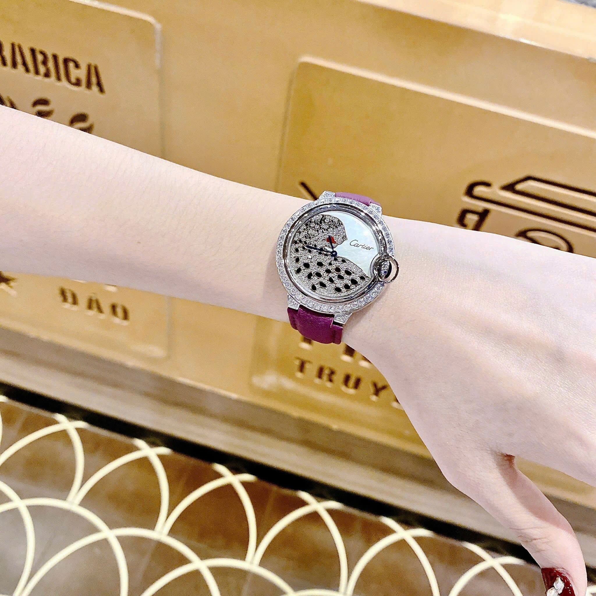 Đồng Hồ Cartier Ballon Bleu Panther |Nữ Giới |Đính Đá |Dây Da Tím |Máy Pin (Quartz) |Size 36mm |dontghogiatot.vn