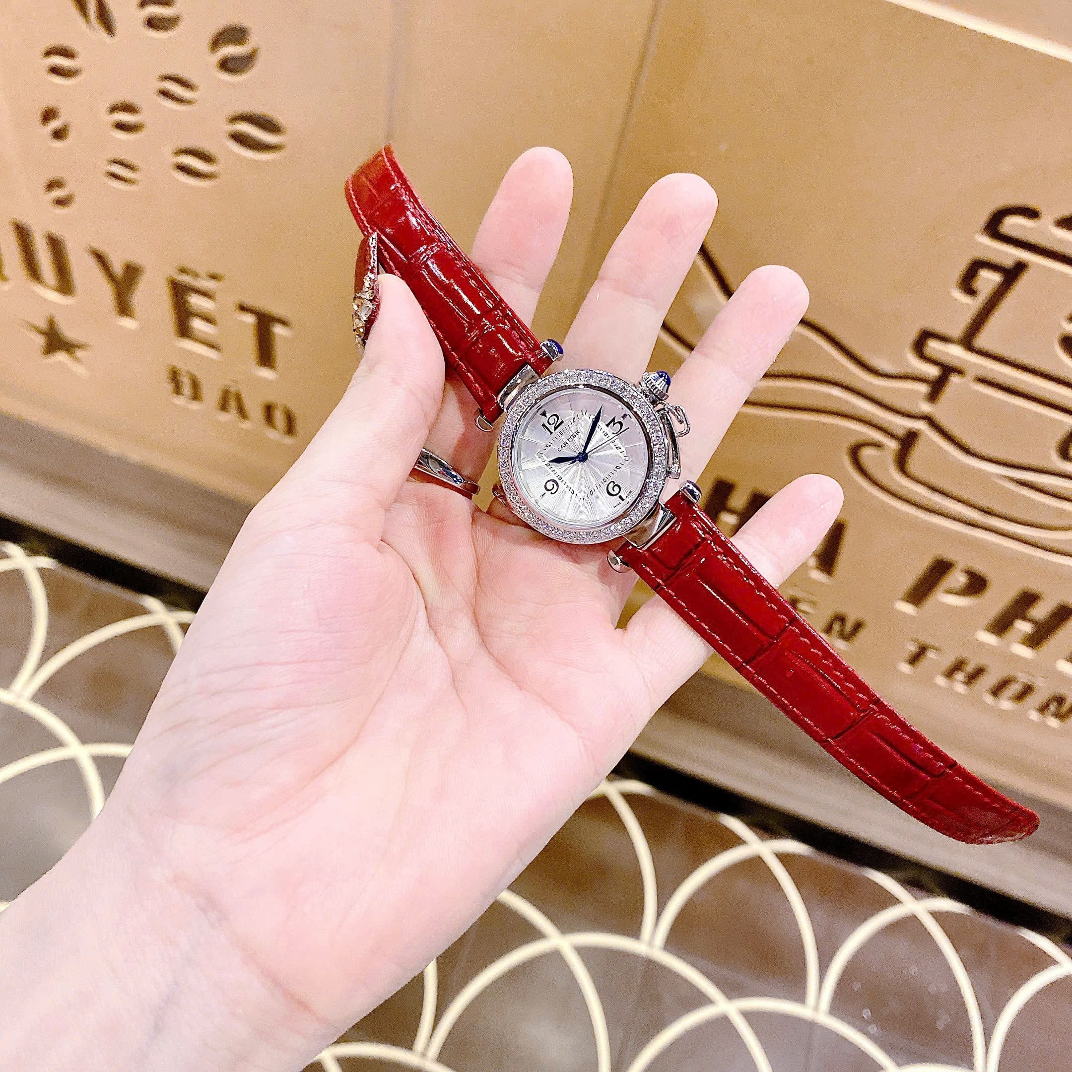 Đồng Hồ Cartier Pasha De |Nữ Giới |Mặt Đính Đá |Dây Da Đỏ |Máy Pin (Quartz) |Size 30mm |donghogiatot.vn