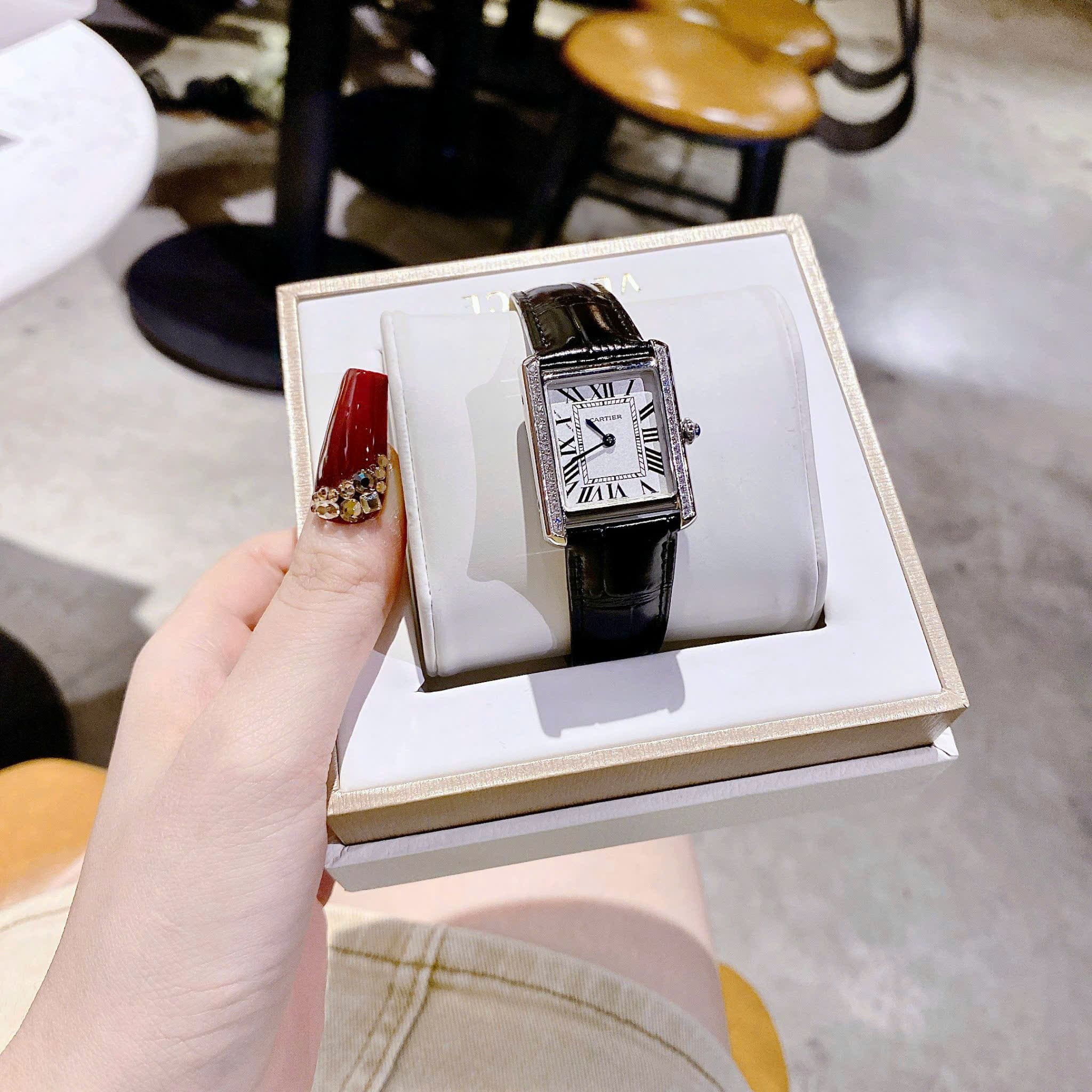 Cartier Tank Solo |Mặt Chữ Nhật |Đính Đá |Dây Da Đen |Máy Pin