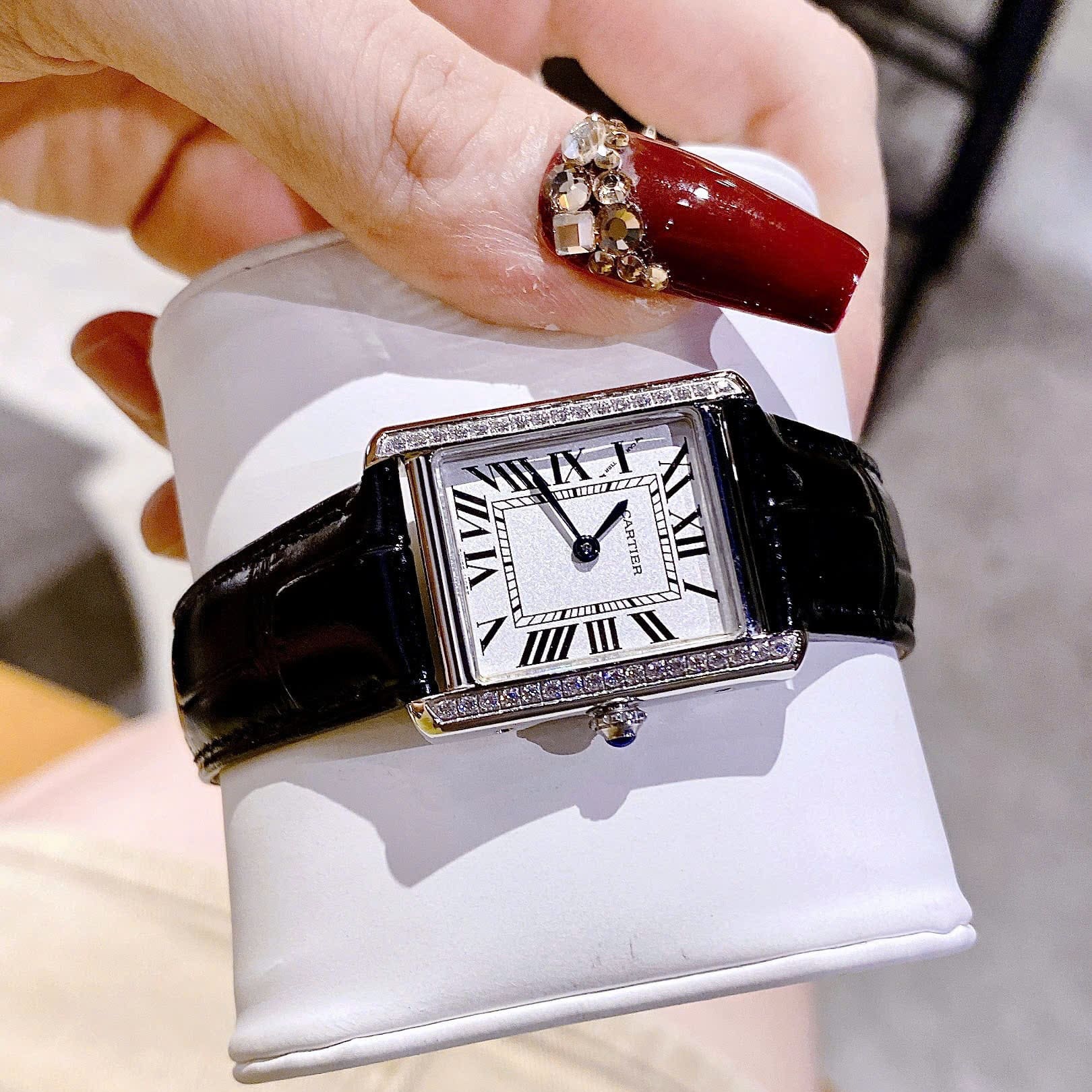 Đồng Hồ Cartier Tank Solo |Nữ Giới |Mặt Chữ Nhật |Đính Đá |Dây Da Đen |Máy Pin (Quartz) |Size 31x24mm |donghogiatot.vn