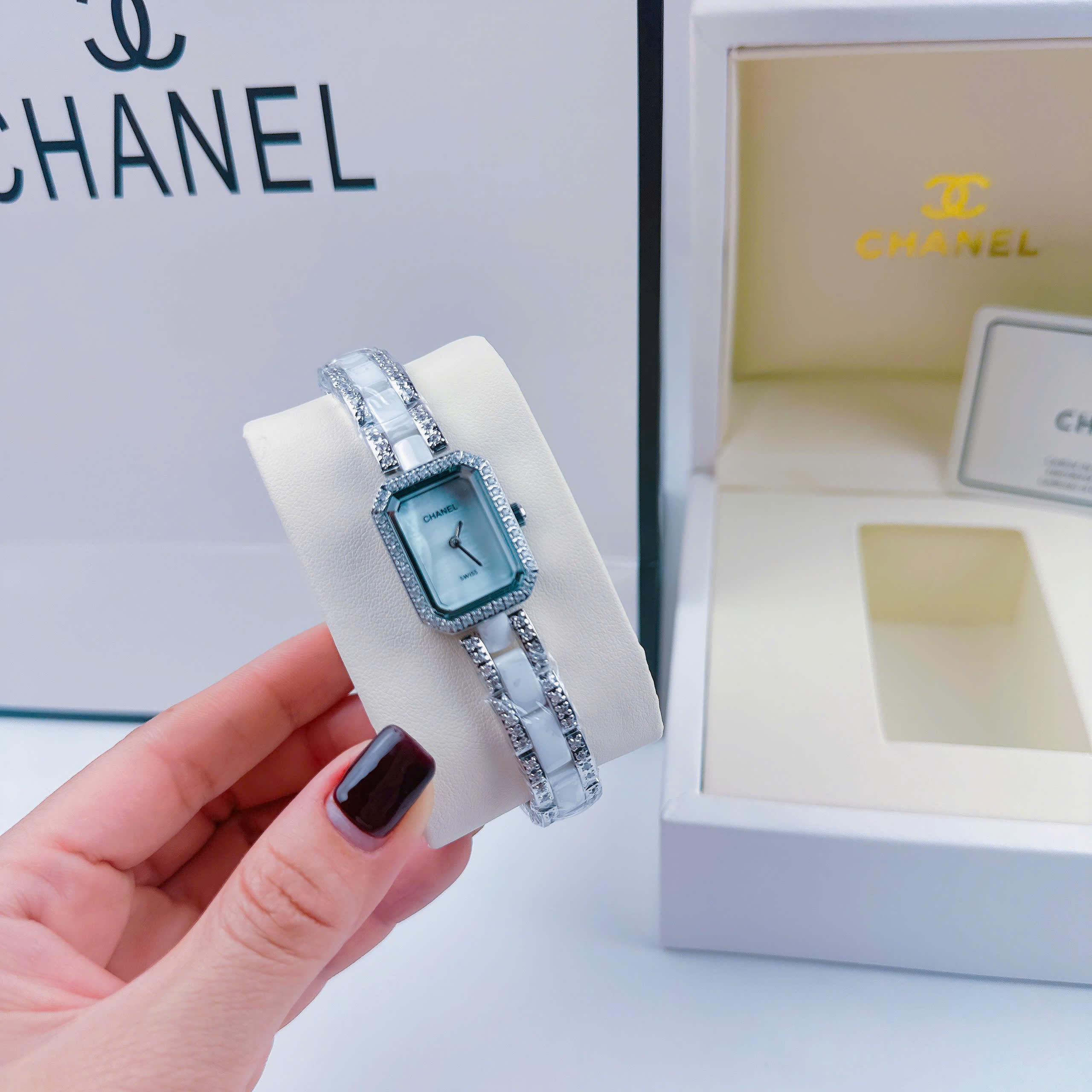 Đồng Hồ Chanel Premiere |Nữ Giới |Đính Đá |Dây Ceramica Trắng |Máy Pin (Quartz) |Size 20x25mm |donghogiatot.vn
