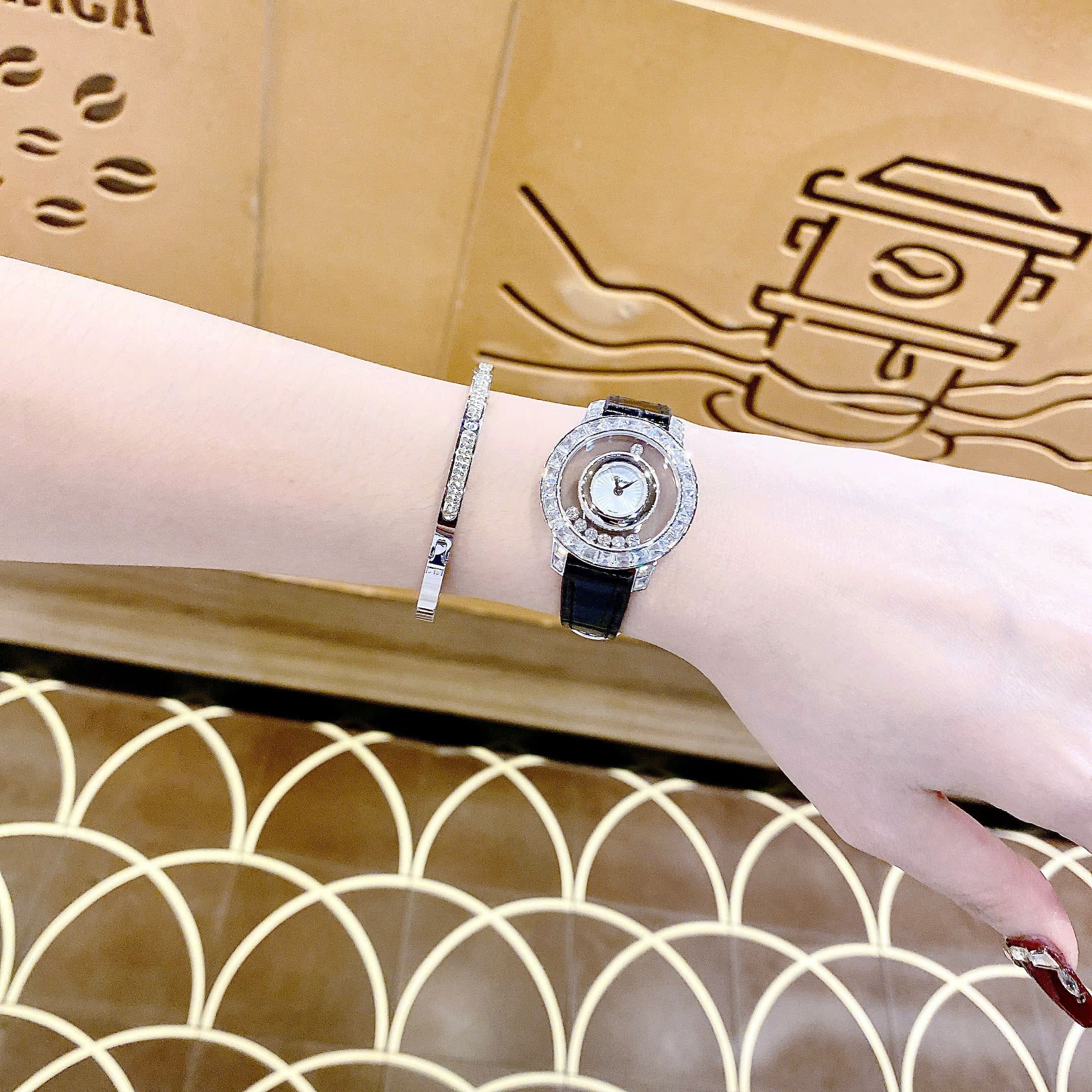 Đồng Hồ Chopard Happy Diamonds |Nữ Giới |Mặt Xoay |Đính Đá |Dây Da Đen |Máy Pin (Quartz) |Size 32mm |donghogiatot.vn