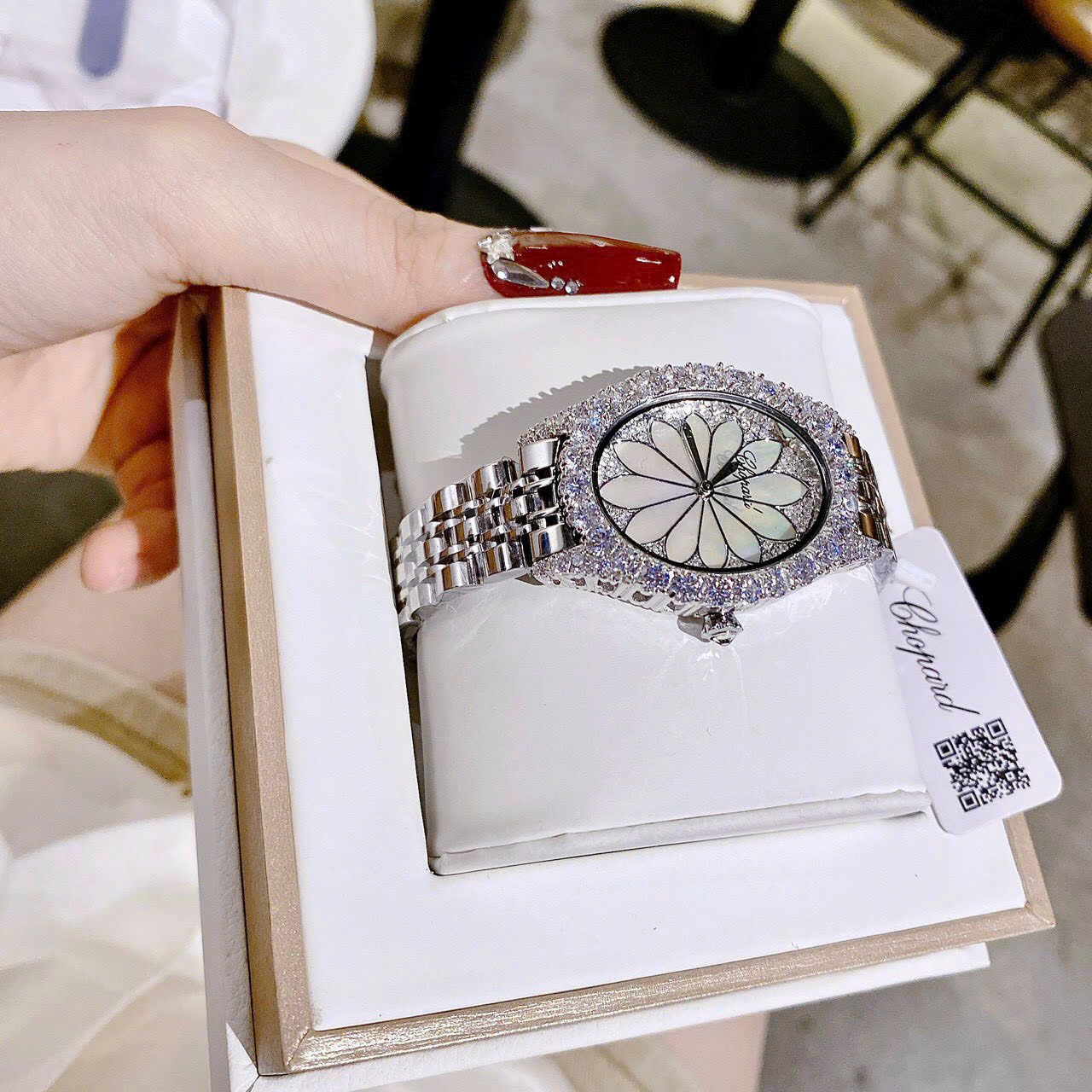 Đồng Hồ Chopard L'Heure Du Diamant |Nữ Giới |Đính Đá |Dây Kim Loại |Máy Pin (Quartz) |Size 32mm |donghogiatot.vn