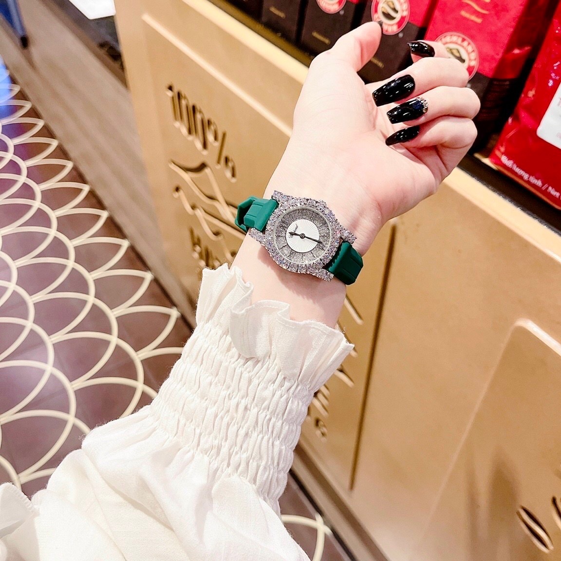 Đồng Hồ Chopard L'Heure Du Diamant |Nữ Giới |Đính Đá |Dây Cao Su Xanh Lá |Máy Pin (Quartz) |Size 32mm |donghogiatot.vn