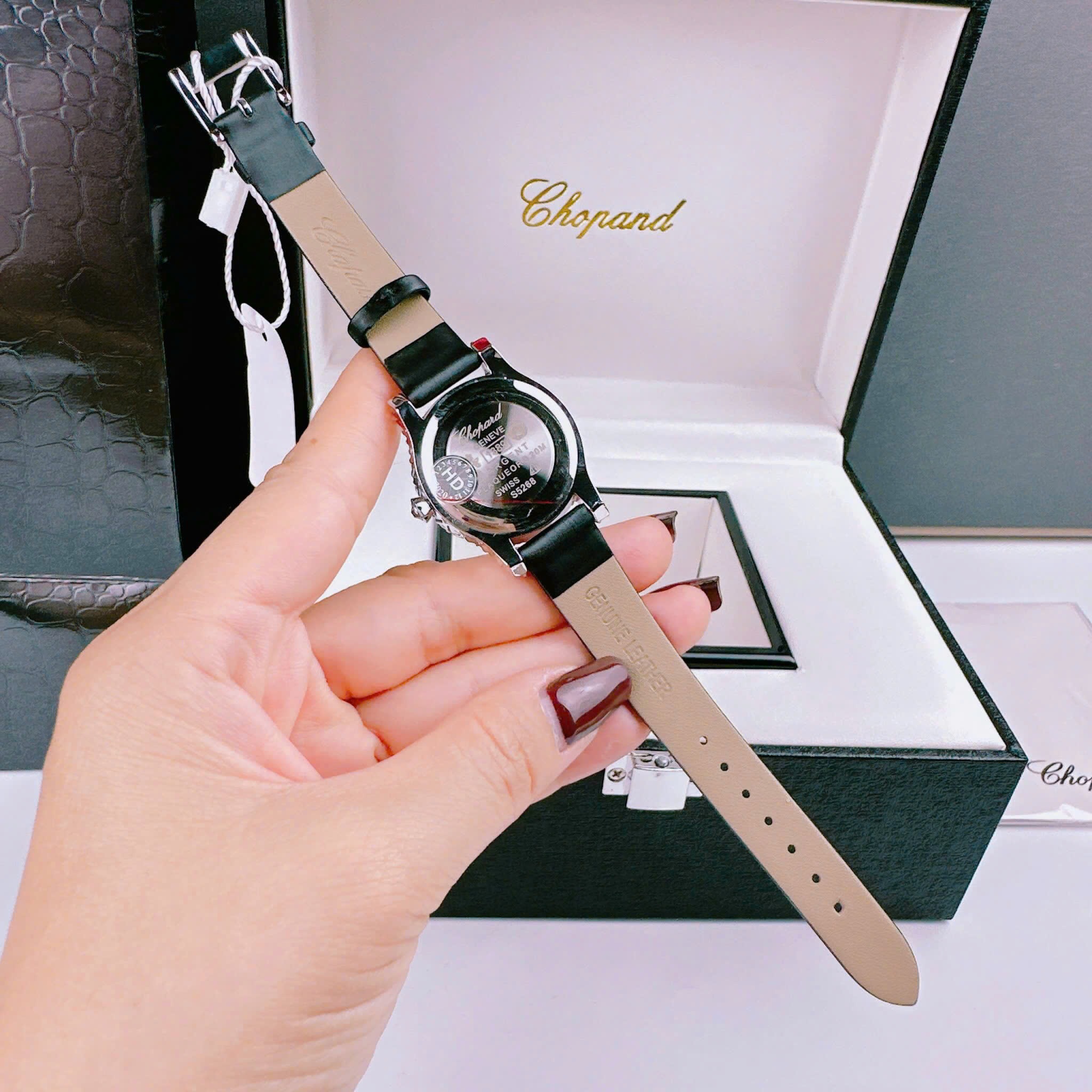 Đồng Hồ Chopard L'Heure Du Diamant |Nữ Giới |Mặt Tròn |Đính Đá |Dây Da Đen |Máy Pin (Quartz) |Size 32mm |doonghogiatot.vn