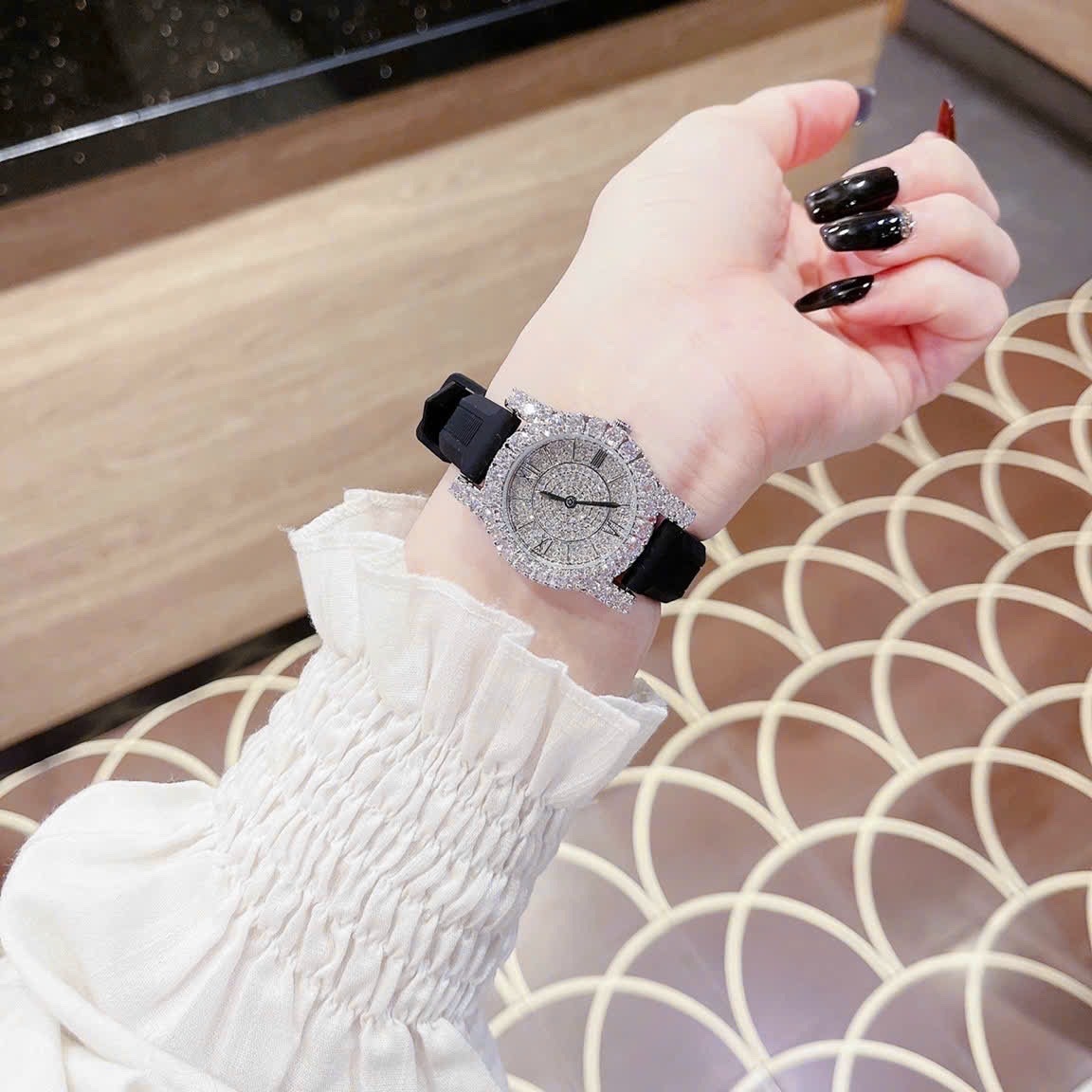 Đồng Hồ Chopard L'Heure Du Diamant |Nữ Giới |Full Đá |Dây Silicone Đen |Máy Pin (Quartz) |Size 32mm |donghogiatot.vn
