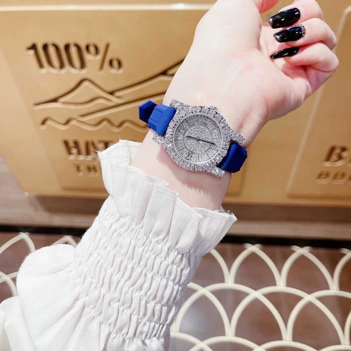 Đồng Hồ Chopard L'Heure Du Diamant |Nữ Giới |Full Đá |Dây Silicone Xanh Dương |Máy Pin (Quartz) |Size 32mm |donghogiatot.vn