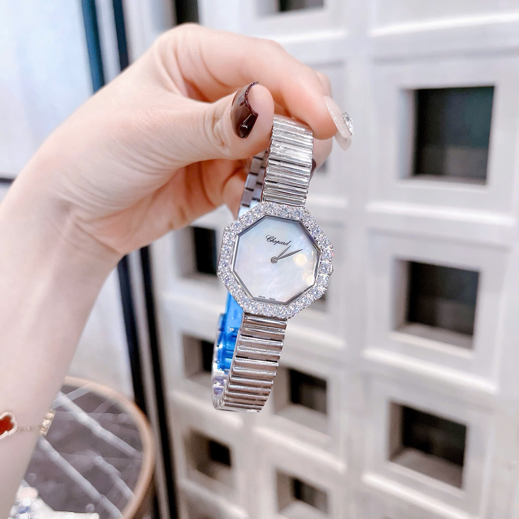 Đồng Hồ Chopard L'Heure Du Diamant Octoagonal |Nữ Giới |Mặt Xà Cừ |Dây Kim Loại |Máy Pin (Quartz) |Size 32mm |donghogiatot.vn