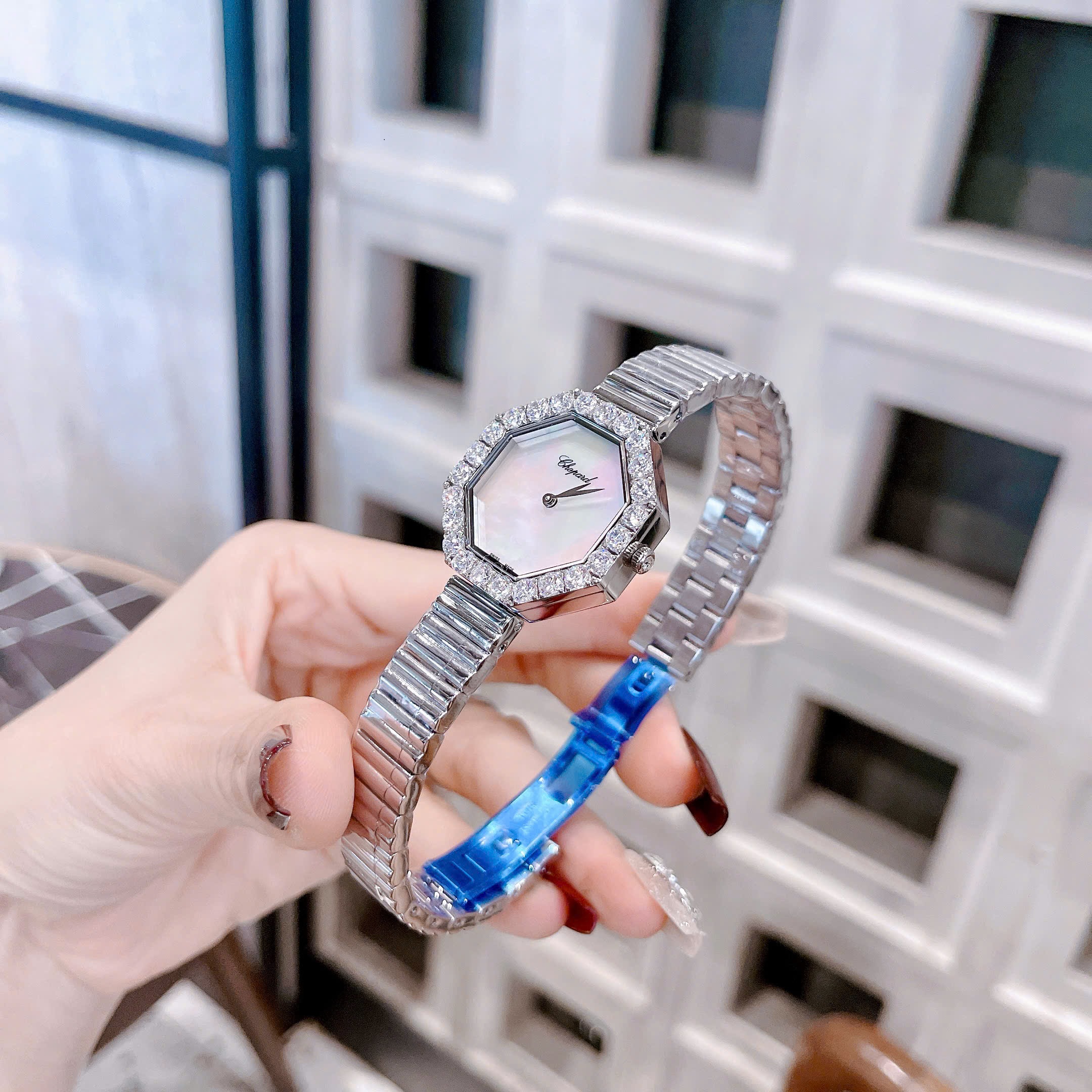 Đồng Hồ Chopard L'Heure Du Diamant Octoagonal |Nữ Giới |Mặt Xà Cừ |Dây Kim Loại |Máy Pin (Quartz) |Size 32mm |donghogiatot.vn