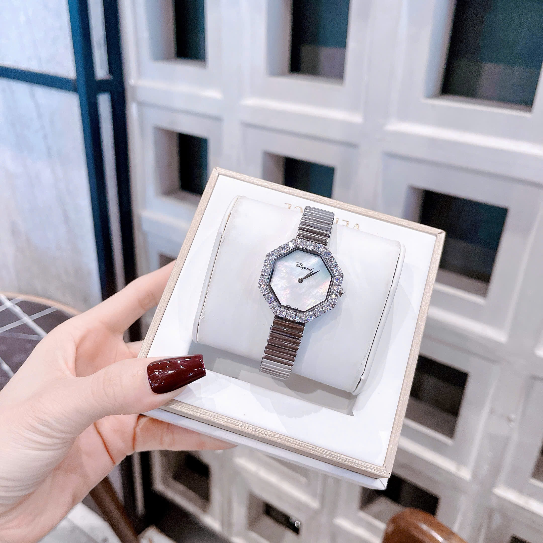 Đồng Hồ Chopard L'Heure Du Diamant Octoagonal |Nữ Giới |Mặt Xà Cừ |Dây Kim Loại |Máy Pin (Quartz) |Size 32mm |donghogiatot.vn