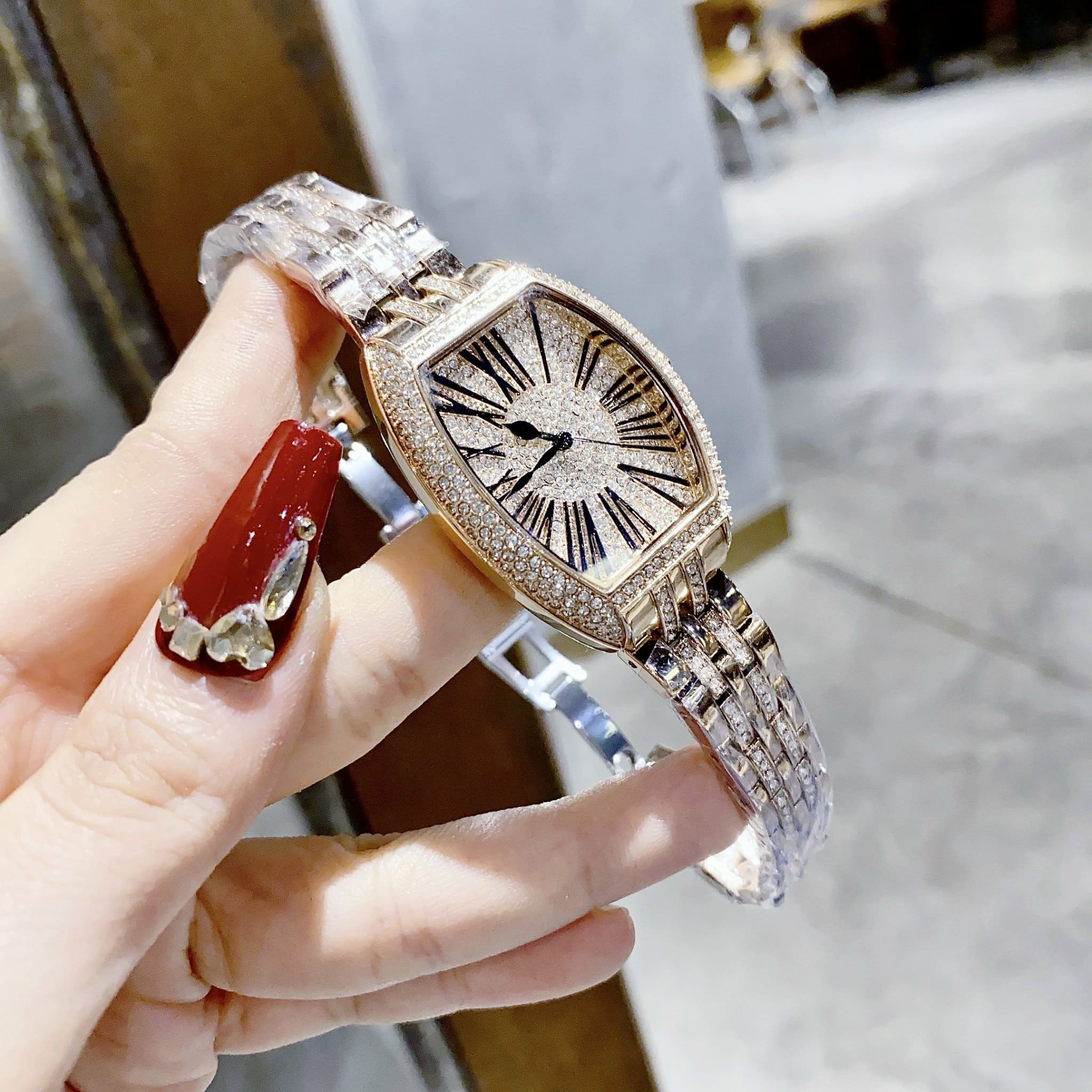 Đồng Hồ Chopard Mặt Oval |Nữ Giới |Đính Đá |Dây Kim Loại Rose Gold |Máy Pin (Quartz) |Size 34mm |donghogiatot.vn