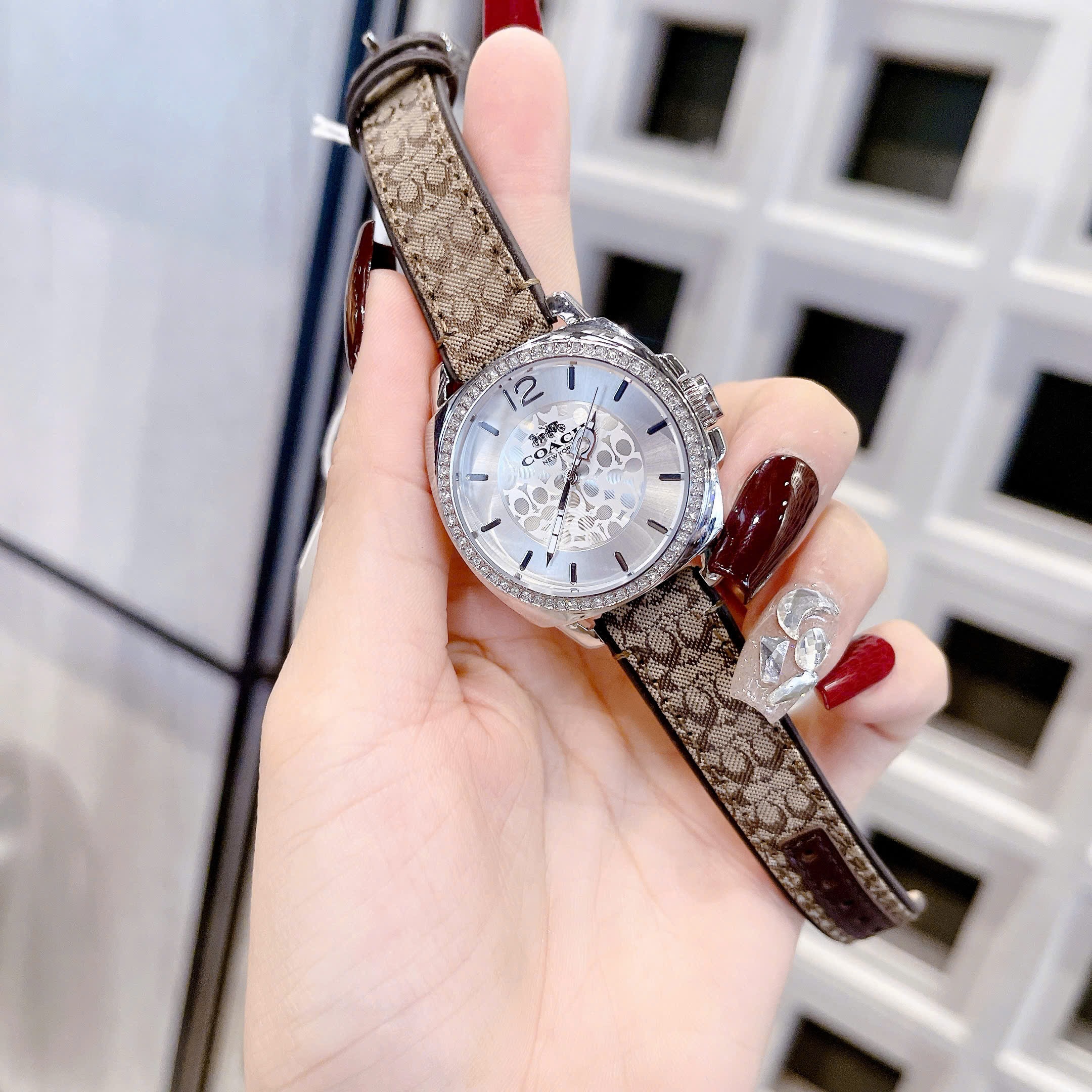 Đồng Hồ Coach Boyfriend 14503150 |Nữ Giới |Đính Đá |Dây Da Nâu |Máy Pin (Quartz) |Size 34mm |donghogiatot.vn