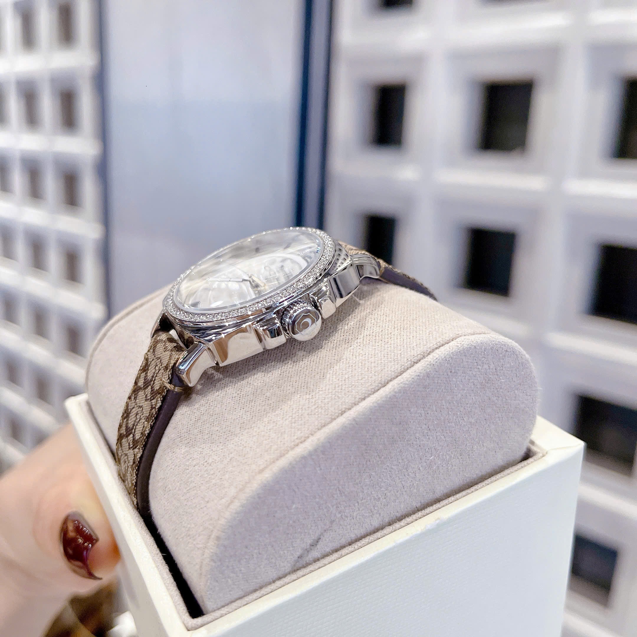 Đồng Hồ Coach Boyfriend 14503150 |Nữ Giới |Đính Đá |Dây Da Nâu |Máy Pin (Quartz) |Size 34mm |donghogiatot.vn